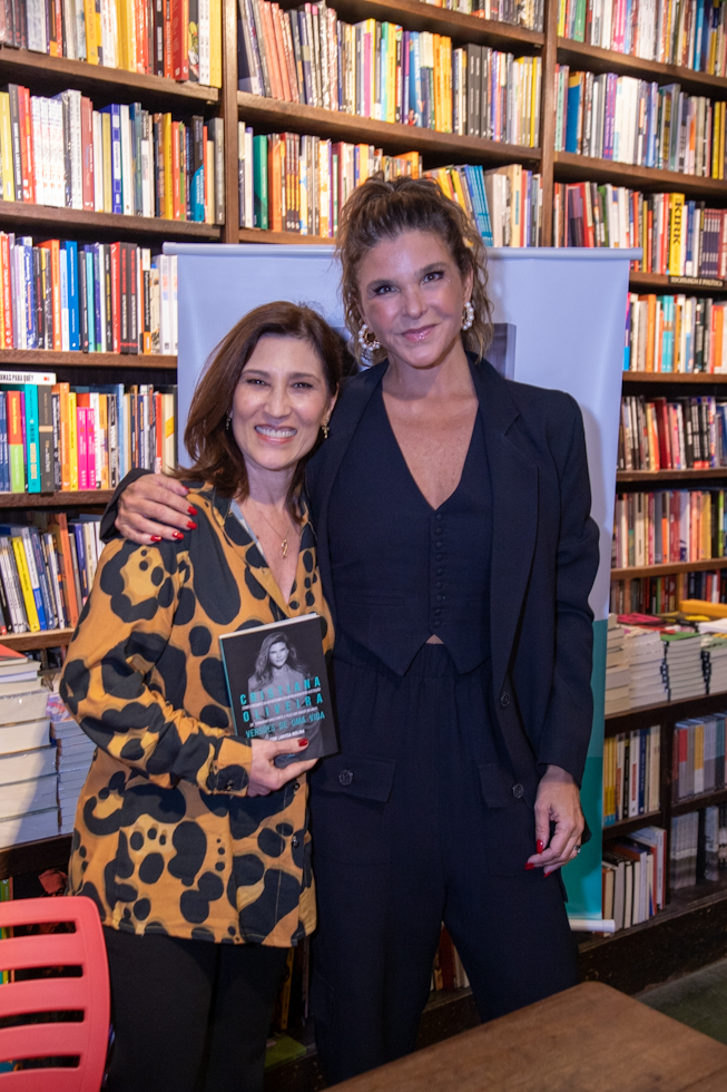 Cristiana Oliveira lança seu livro no Rio de Janeiro