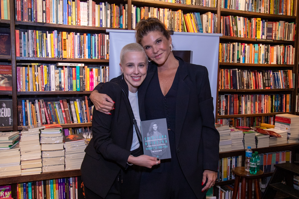 Cristiana Oliveira lança seu livro no Rio de Janeiro