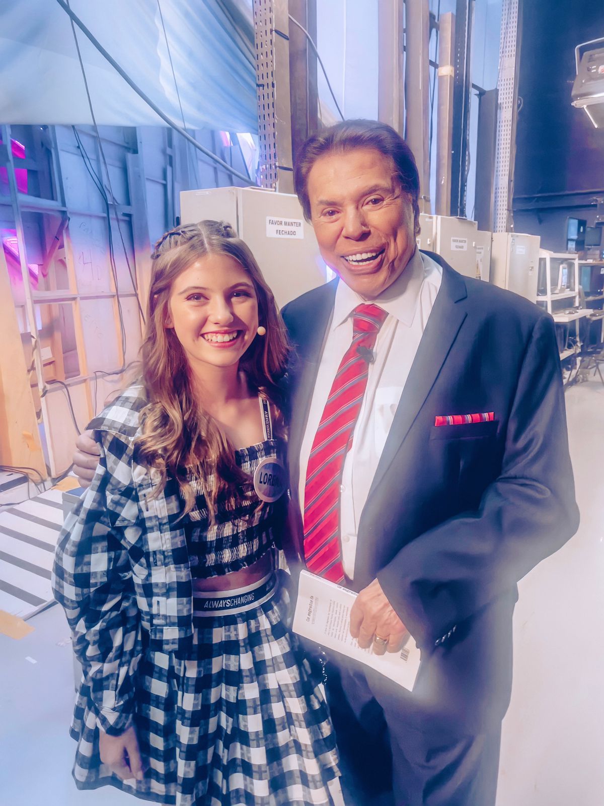 Após anos no SBT, Lorena Queiroz realiza o sonho de tirar foto com Silvio Santos