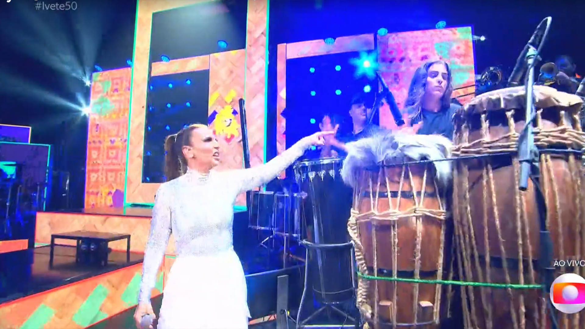 Filho de Ivete Sangalo, Marcelo, arrasa no show da mãe