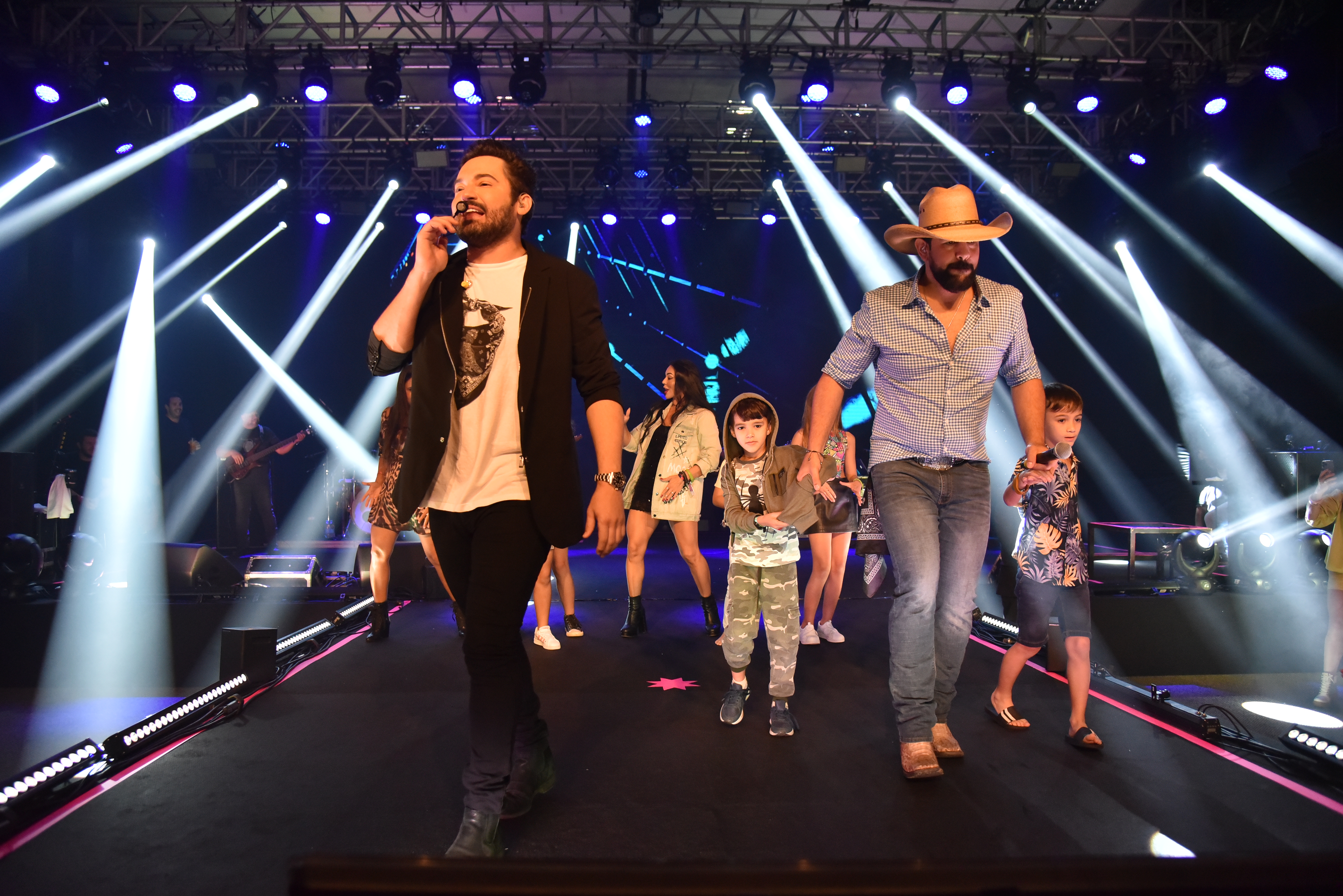 Sertanejo Weekend: Chitãozinho e Xororó fazem show de Atibaia