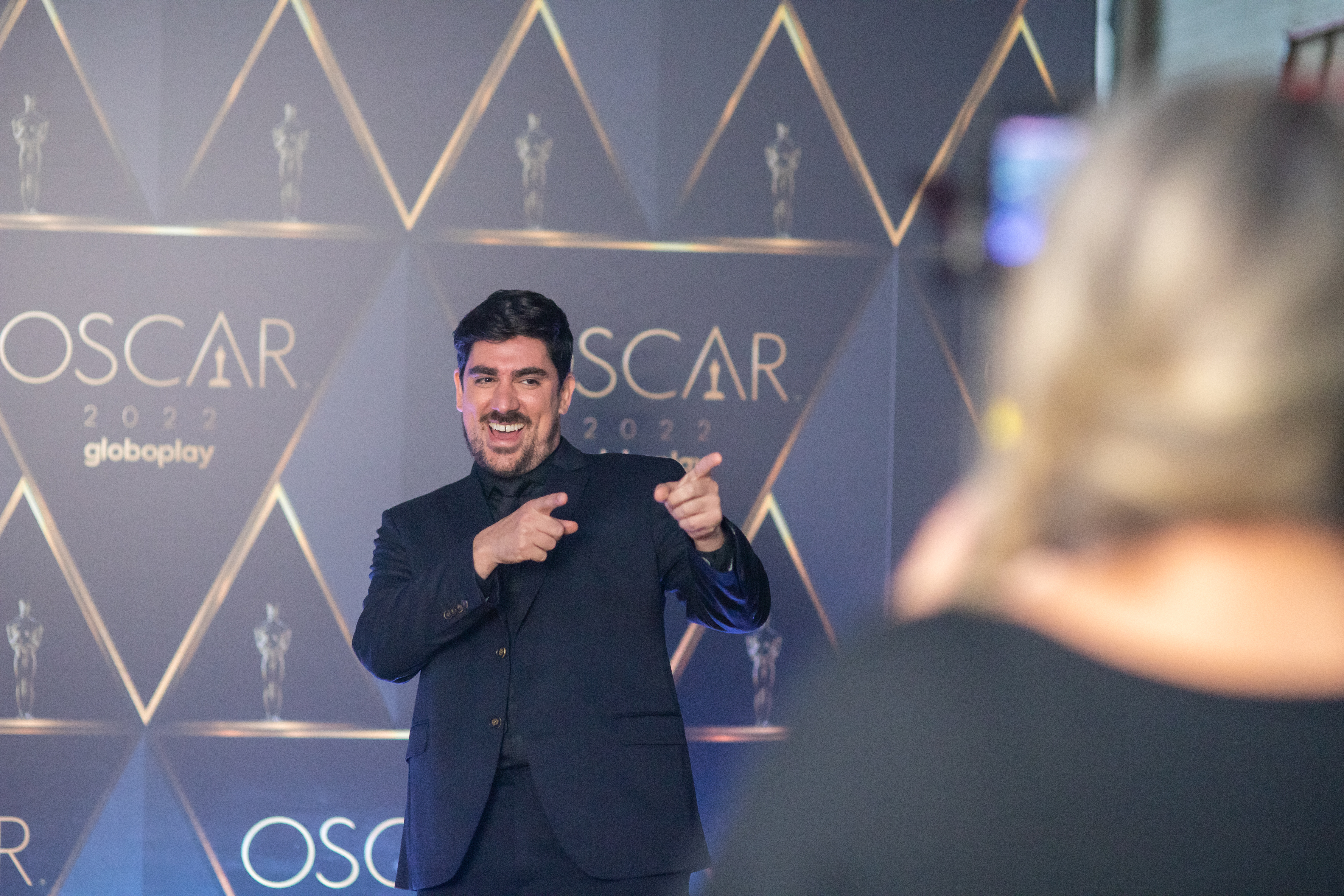 Marcelo Adnet na cobertura do Oscar pela Globoplay