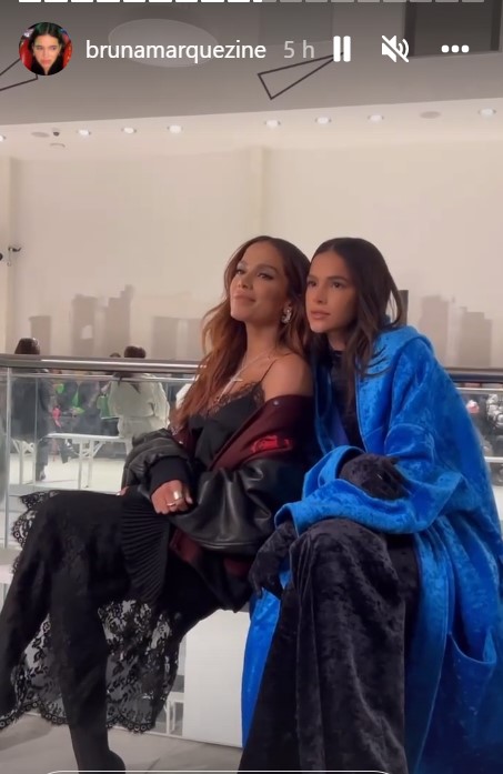 Bruna Marquezine e Anitta se encontraram em Paris na Fashion Week