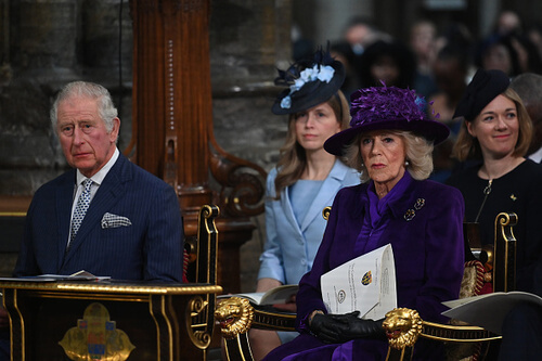 Príncipe Charles estava representando a Rainha Elizabeth II que não compareceu no serviço 