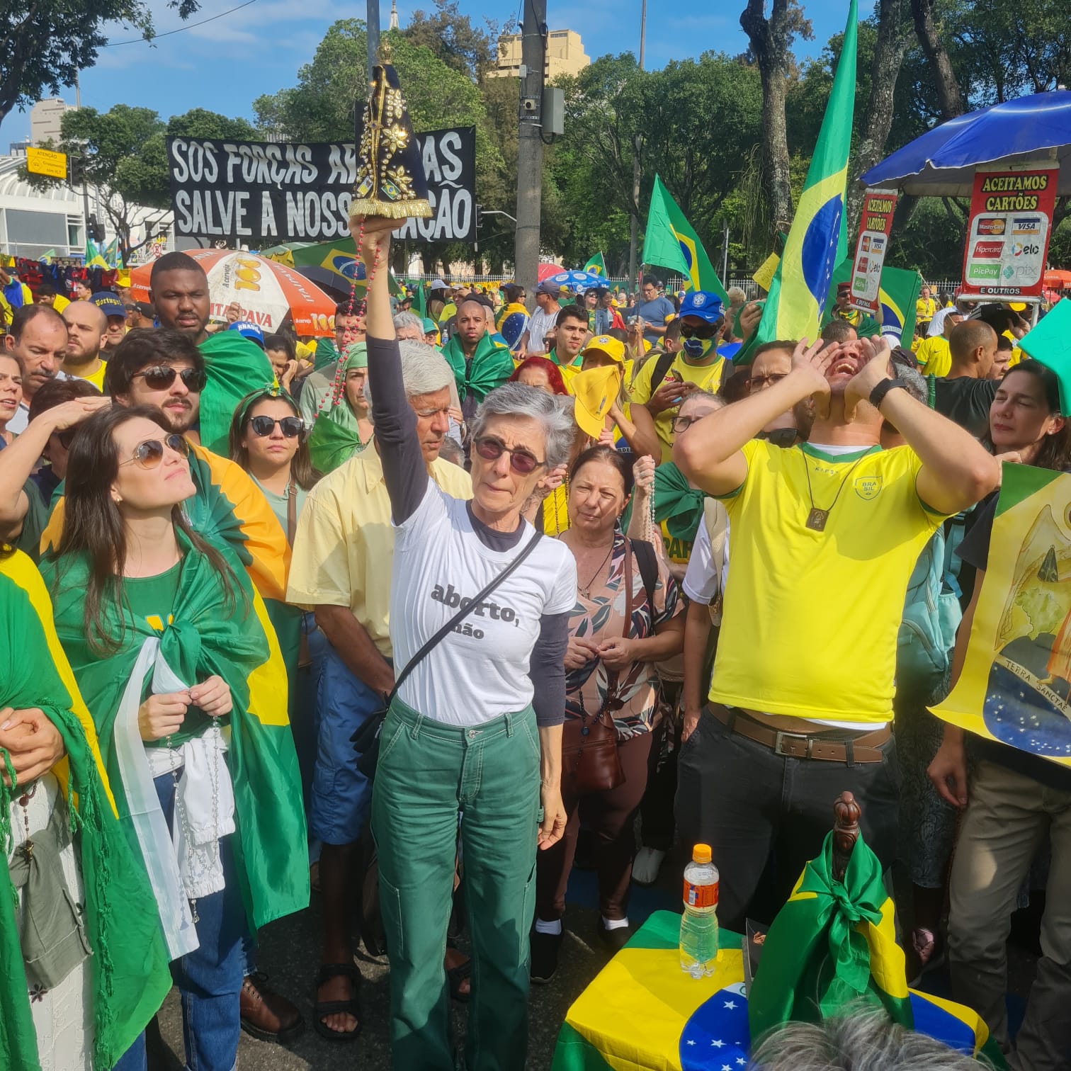 Cássia Kis em manifestação no Rio de Janeiro