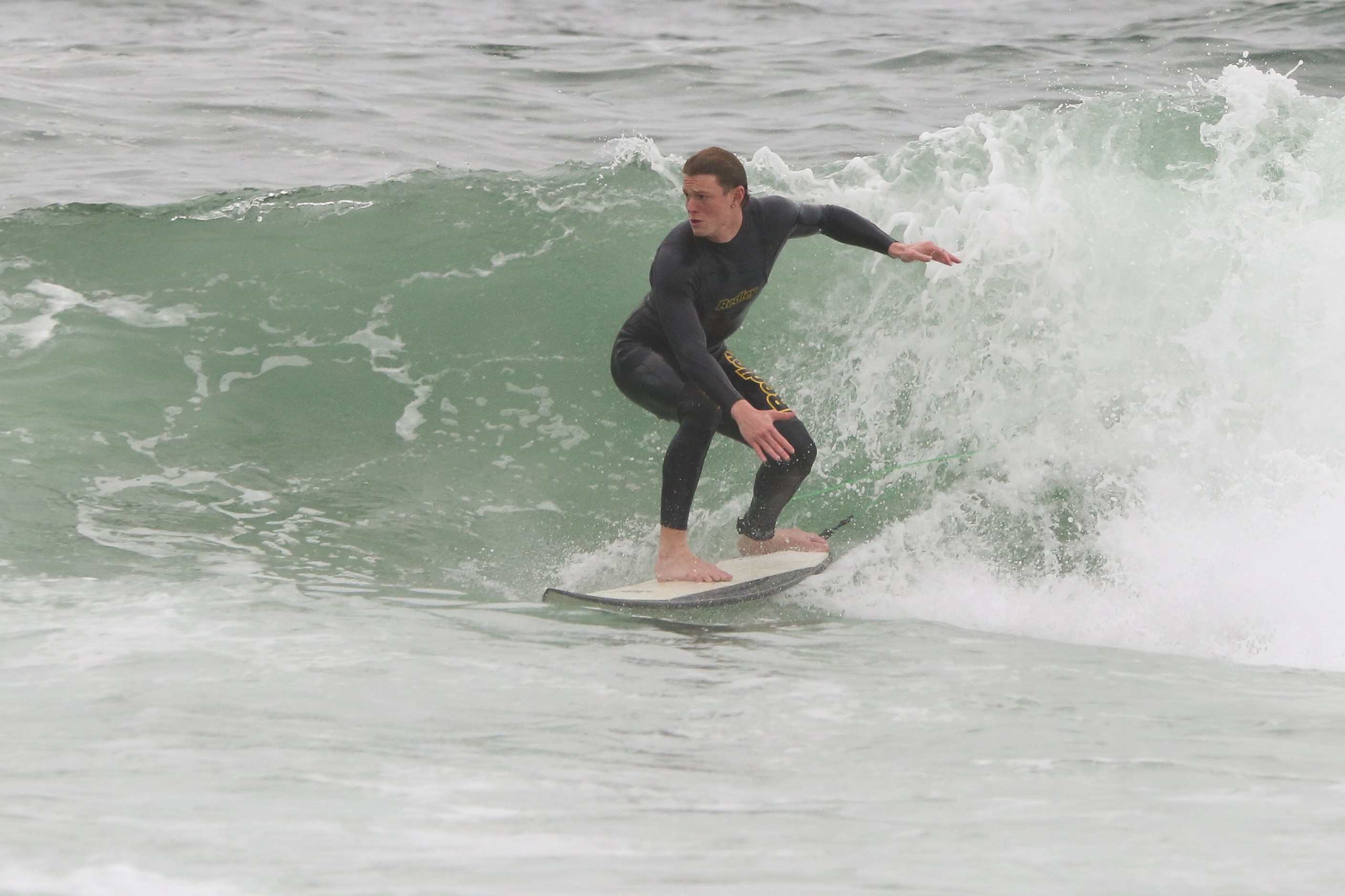 Pedro Novaes e Diogo Novaes surfando - AgNews