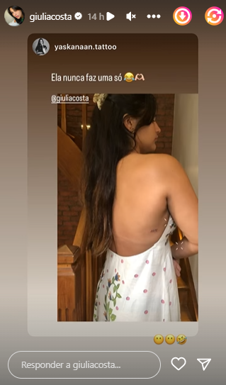 Giulia Costa faz tatuagem com a letra da irmã, Olívia