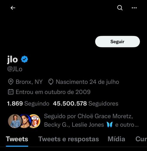 Em seu Twitter, sua foto de perfil foi excluída, mas seus tweets se mantiveram. 