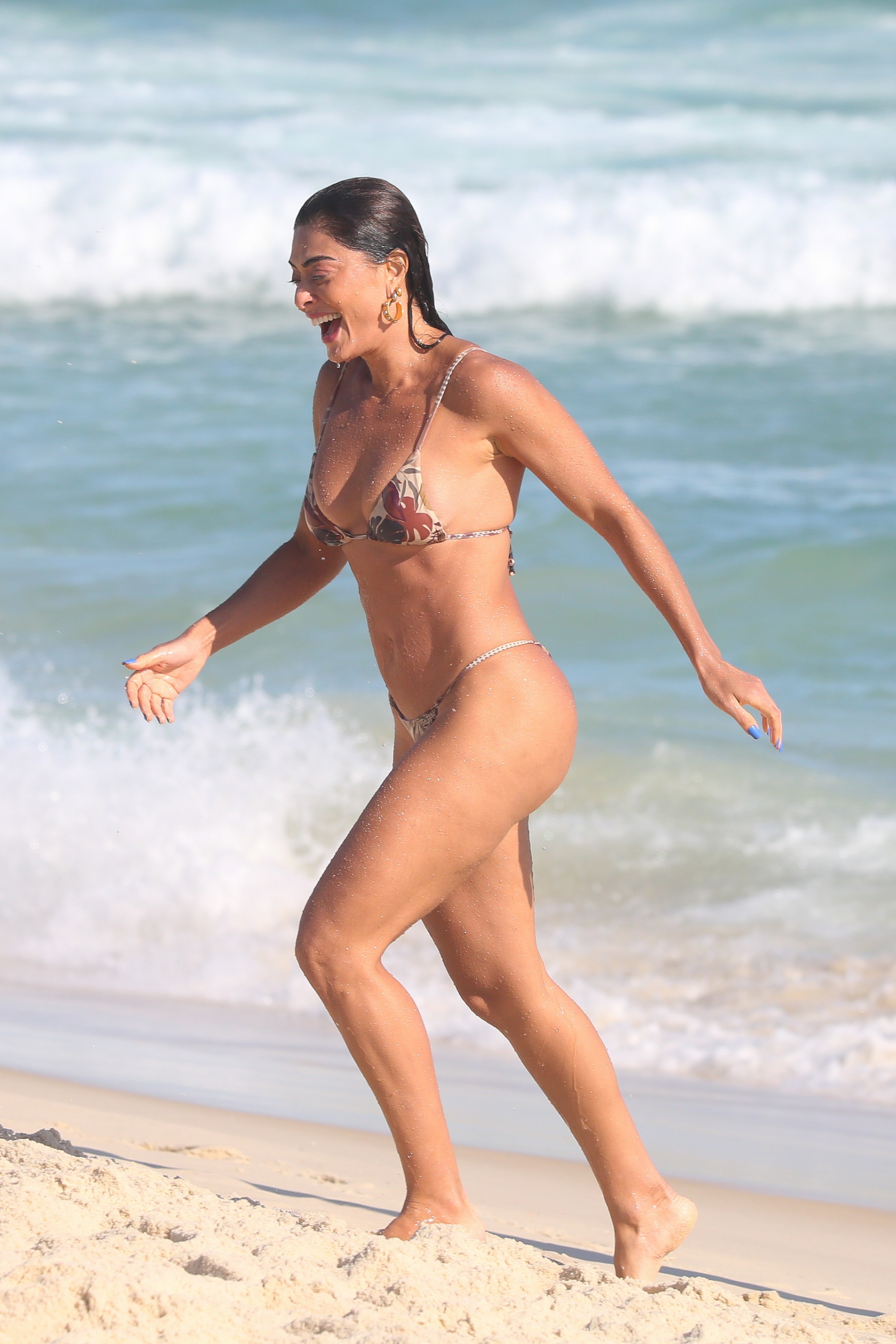 Juliana Paes na praia