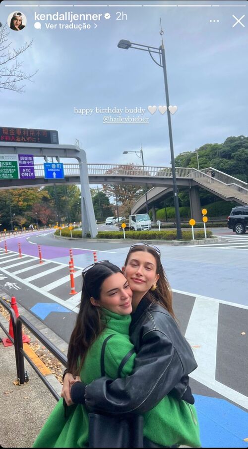 Kendall Jenner deu os parabéns para a amiga Hailey Bieber