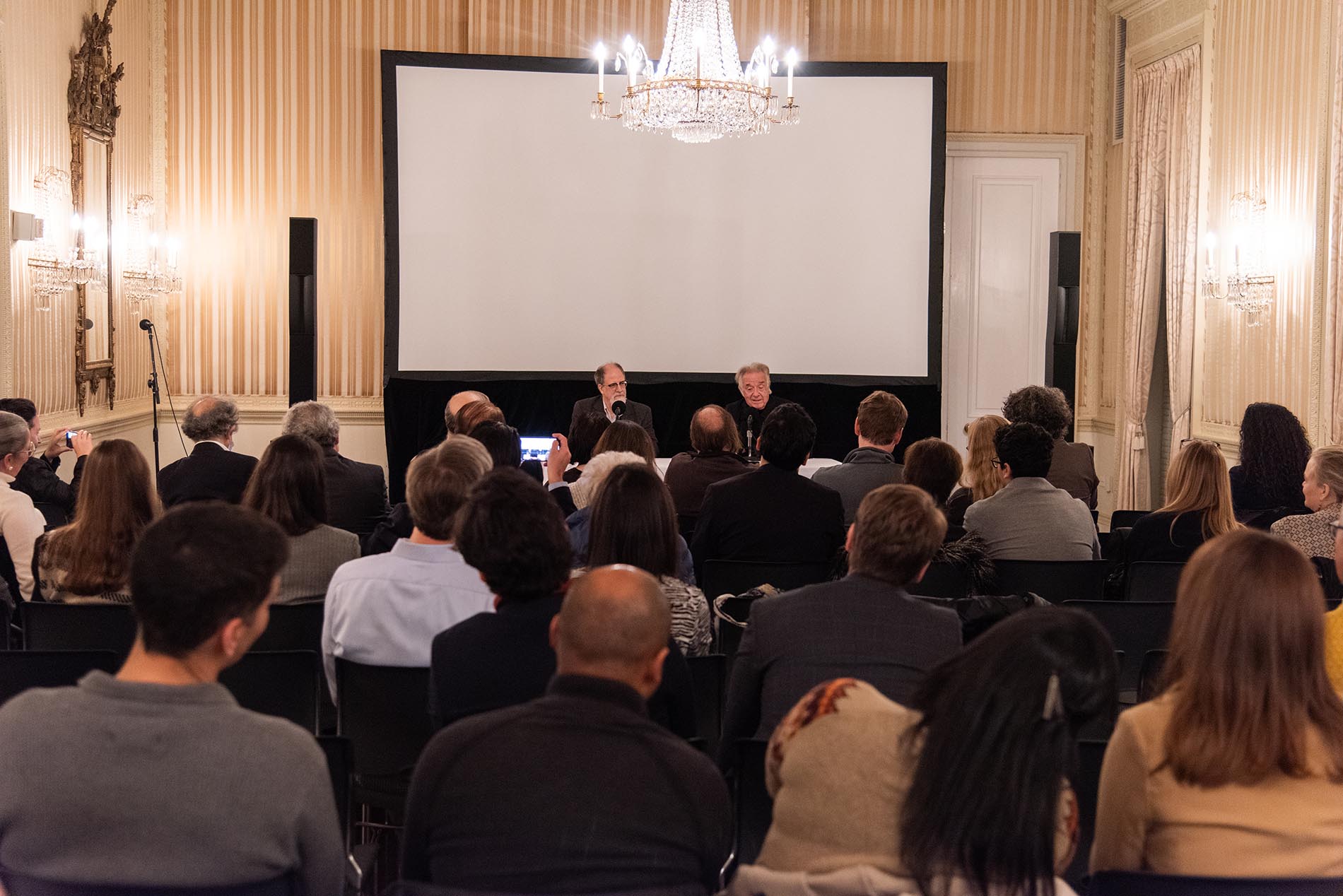 Maestro João Carlos Martins participa de sessão de cinema em Nova York