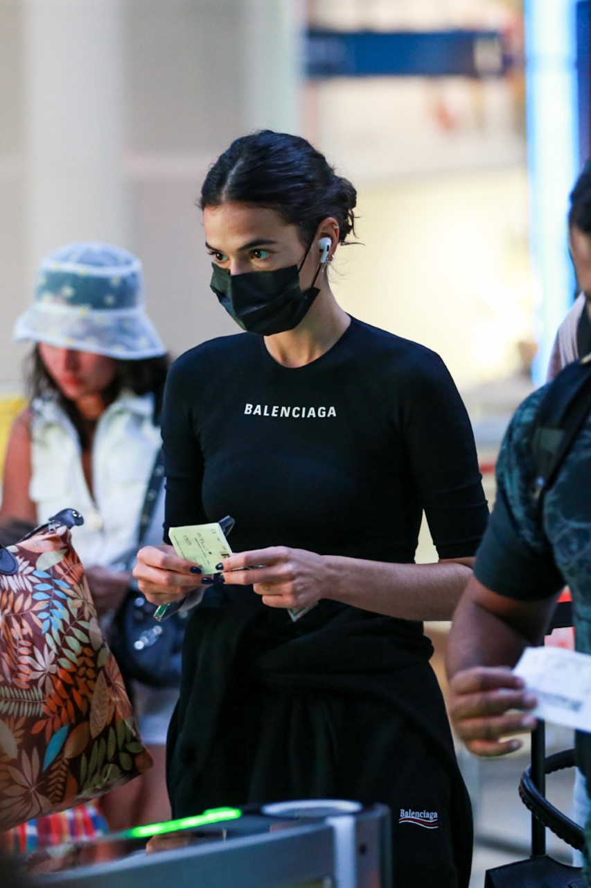 Bruna Marquezine com look Balenciaga