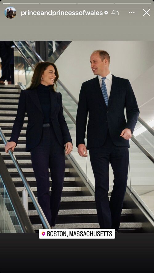 No Instagram oficial do Príncipe e da Princesa, na primeira foto da dupla em terras americanas William e Kate surgiram em clima de romance se entreolhando e sorrindo. 