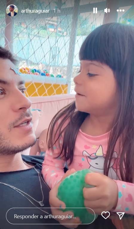 Arthur Aguiar com a filha, Sophia