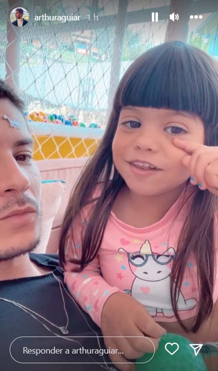 Arthur Aguiar com a filha, Sophia