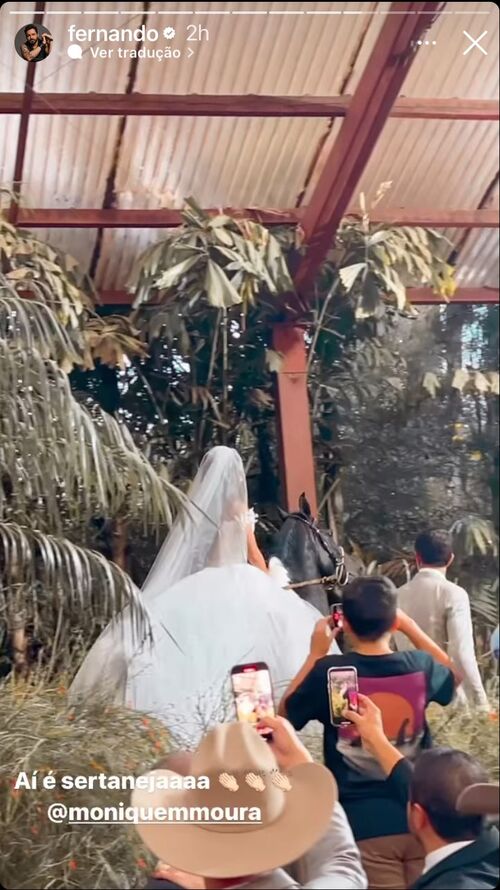 Monique entrou a cavalo na cerimônia