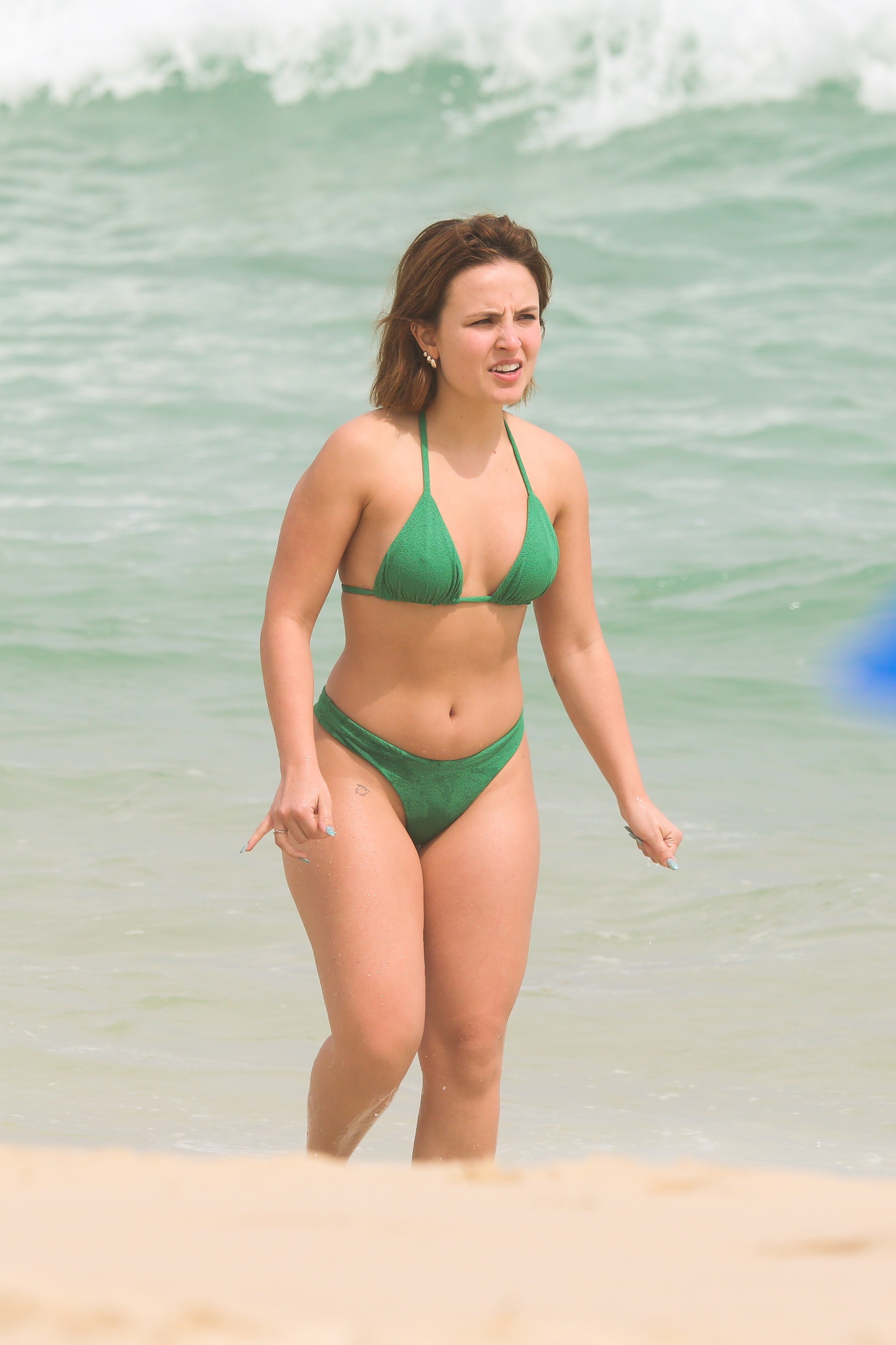 Larissa Manoela curte dia na praia