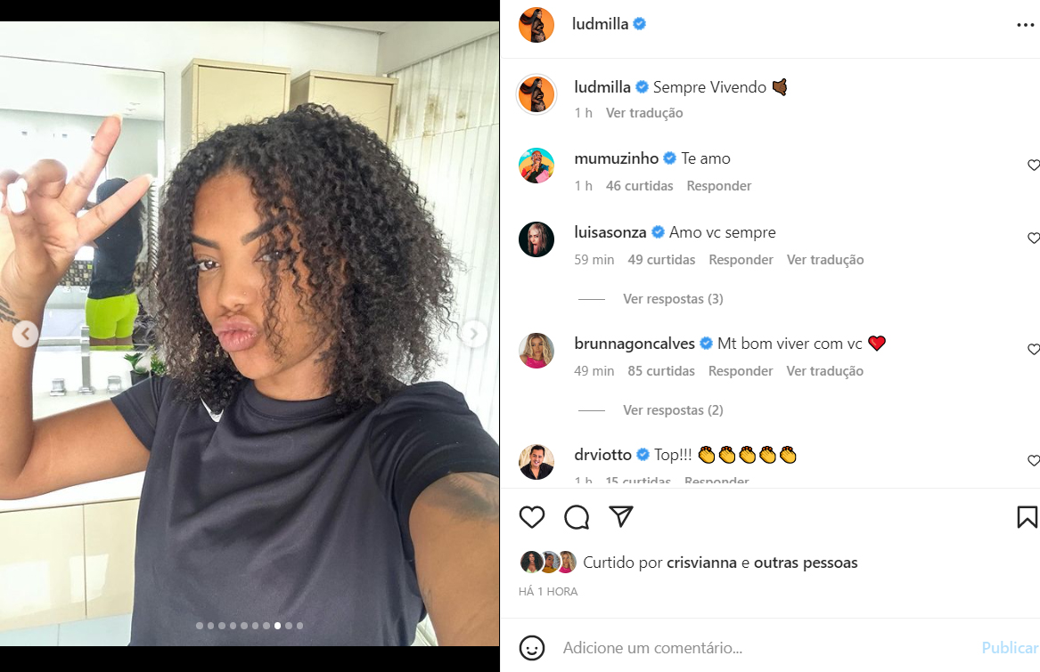 Ludmilla exibe o cabelo natural