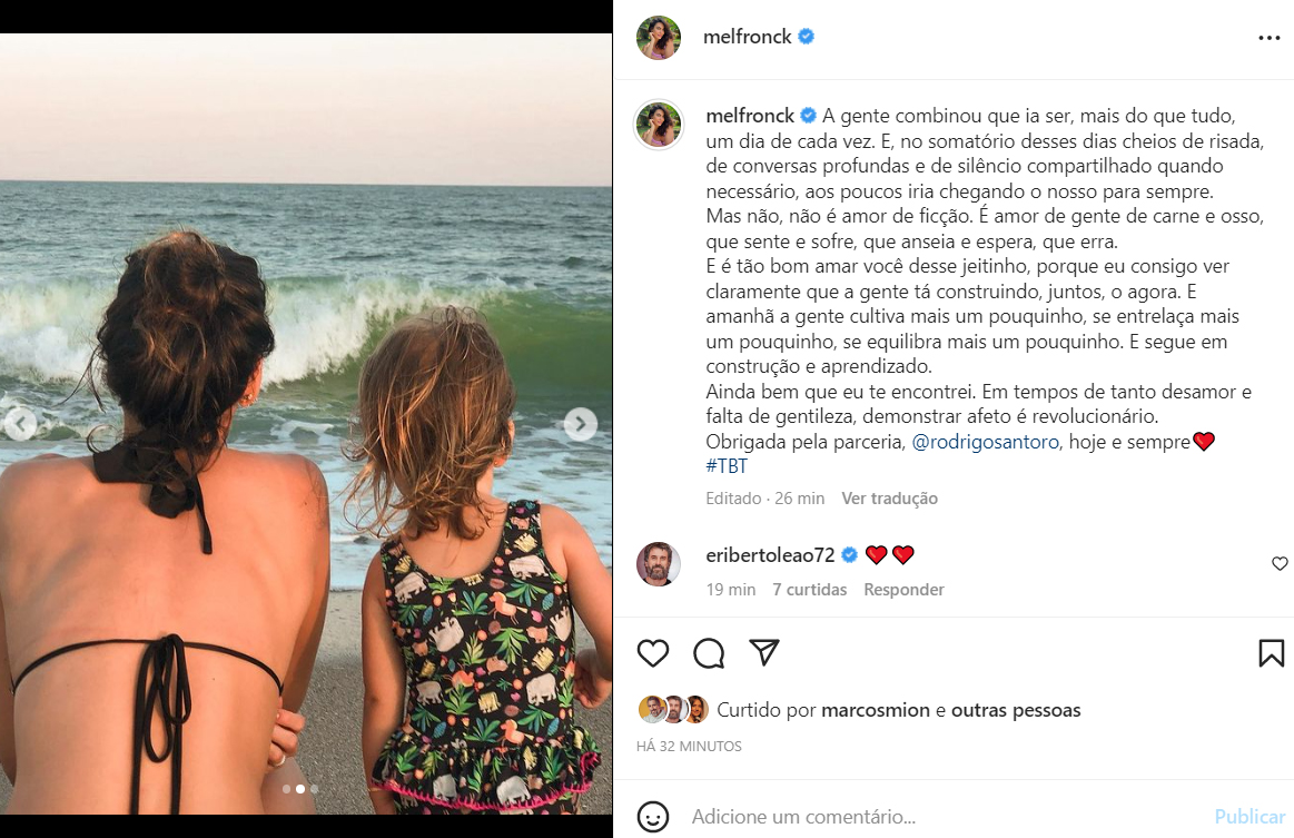 Mel Fronckowiak mostra fotos da família