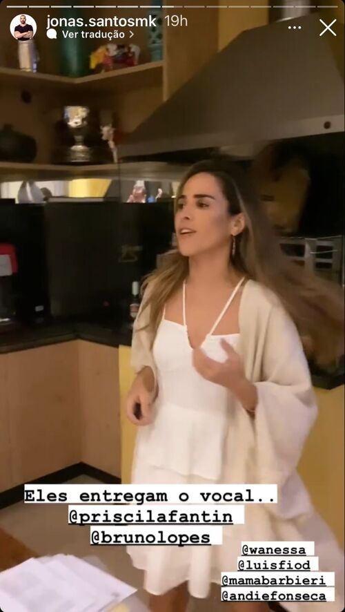 Nas gravações compartilhadas por Priscila em seu Instagram, Wanessa aparecia dançando enquanto a atriz e seu marido cantavam no karaokê