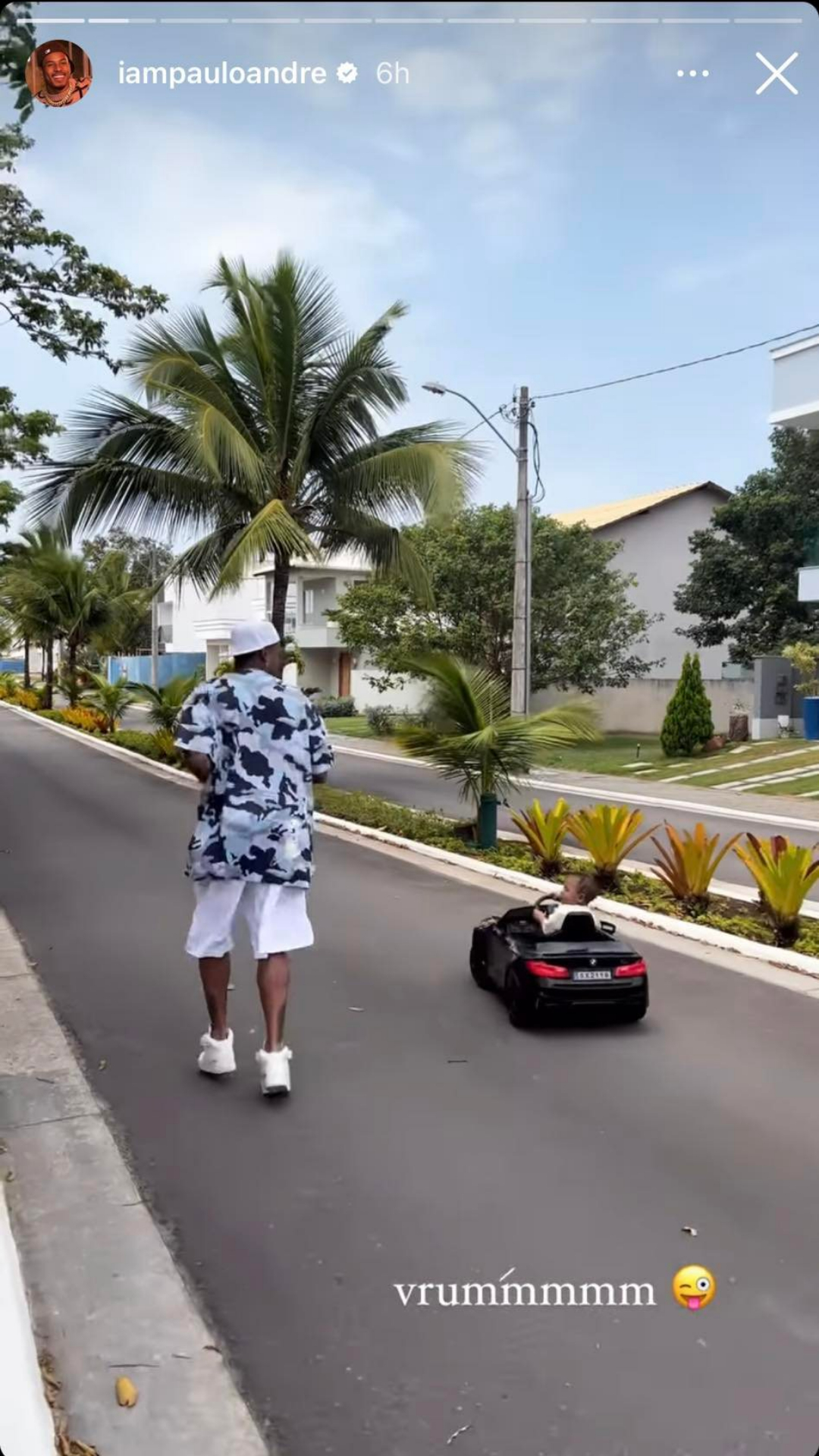 Paulo André exibe filho se divertindo em carrinho elétrico