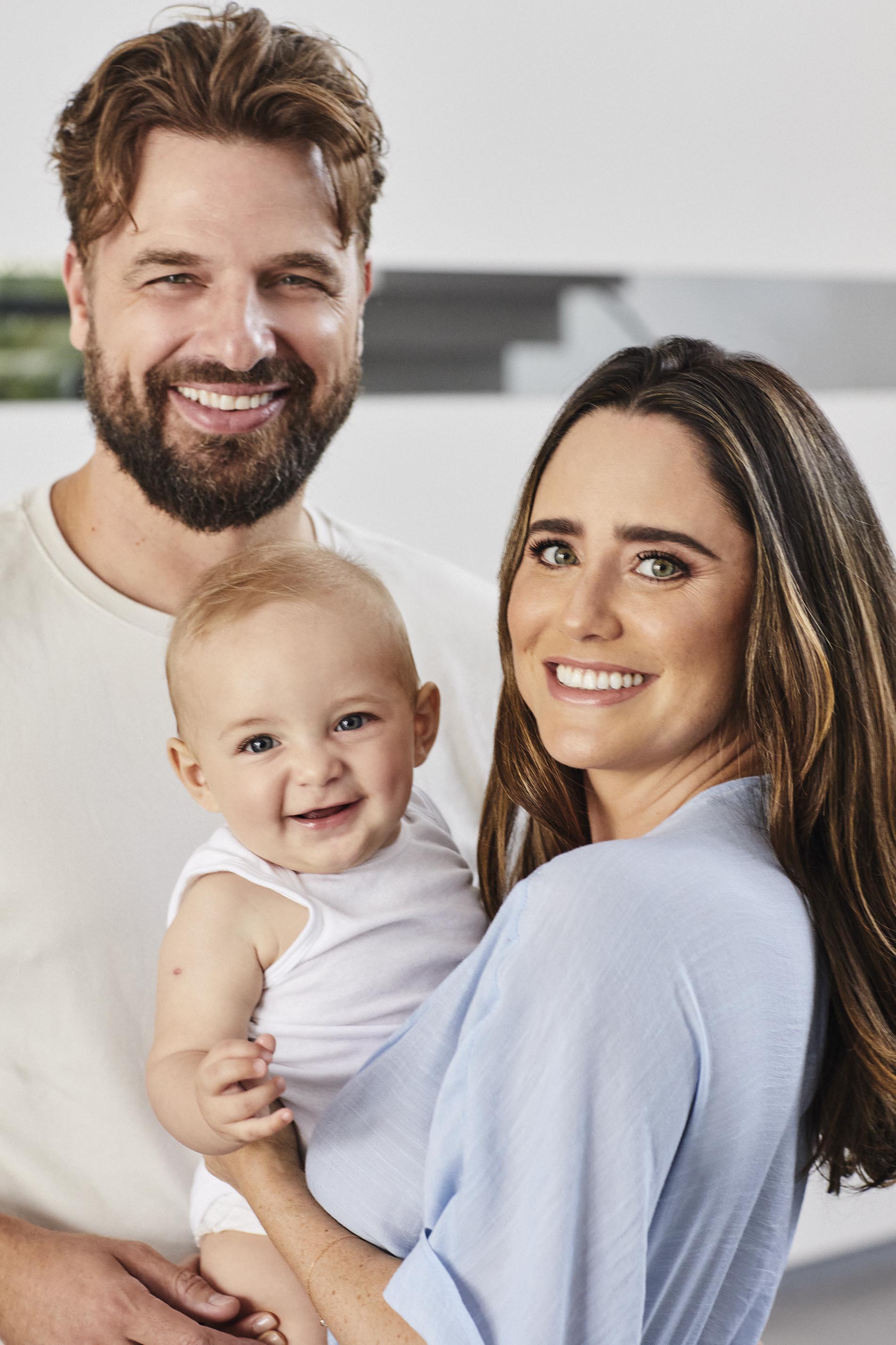 Fernanda Vasoncellos e Cássio Reis fazem ensaio fotográfico com Romeo