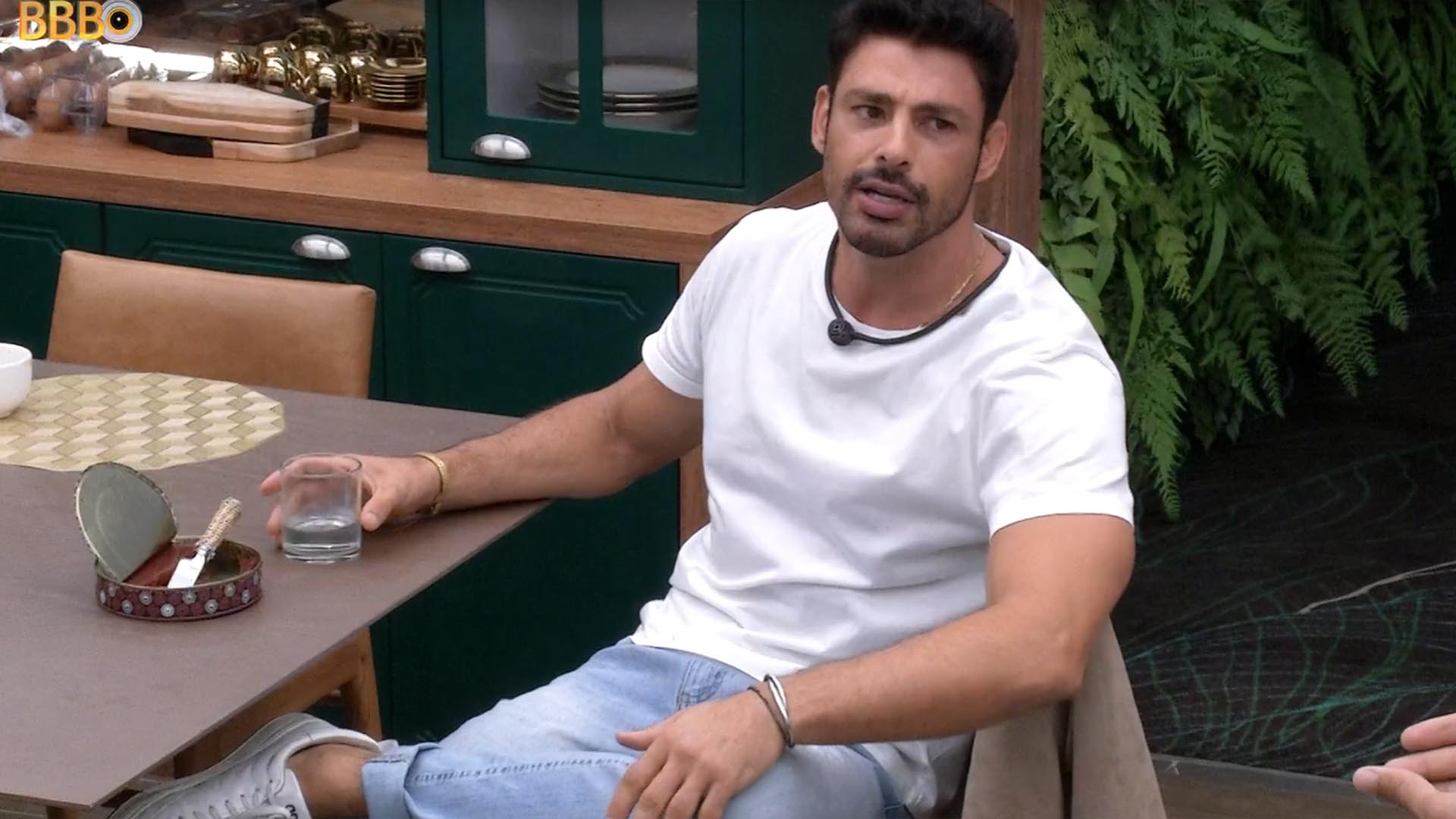 Cauã Reymond visita a casa do BBB 23