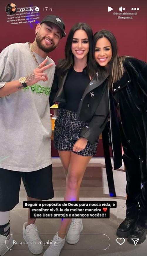 Neymar Jr surge em nova foto com Bruna Biancardi e Gabily