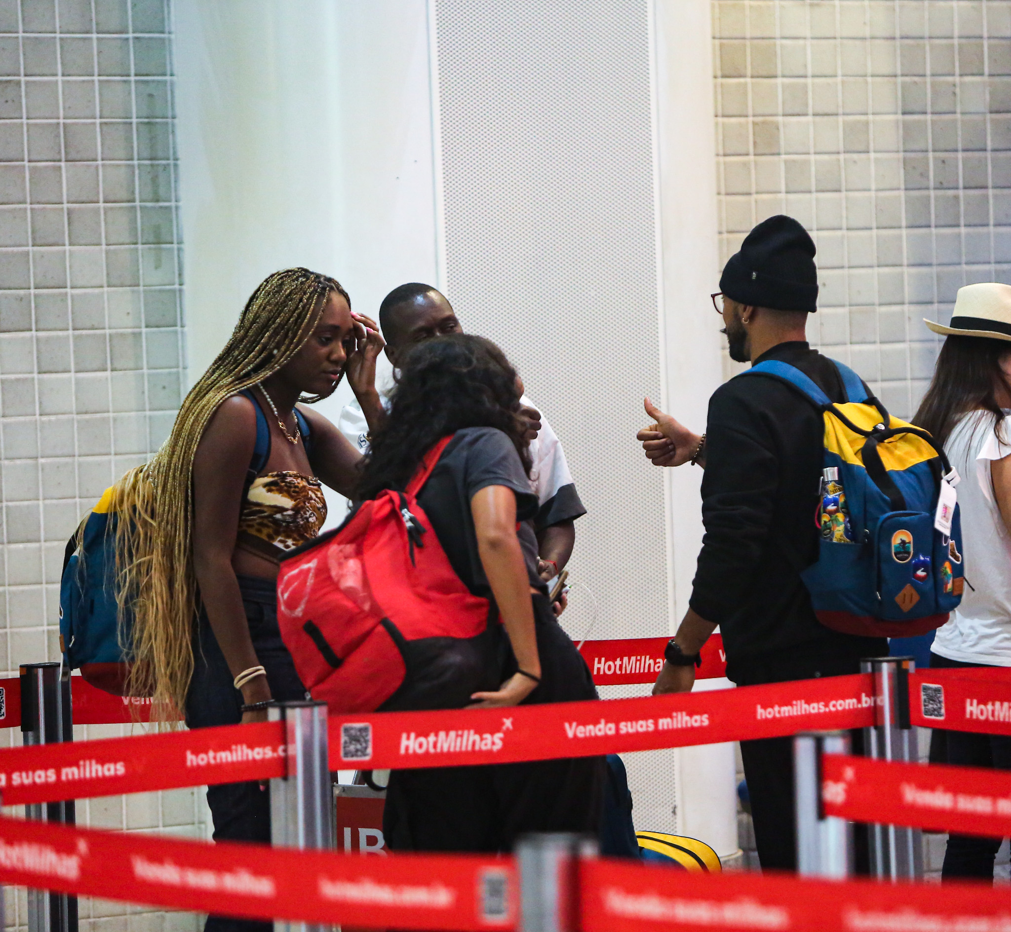 Sarah Aline e Ricardo Alface no aeroporto