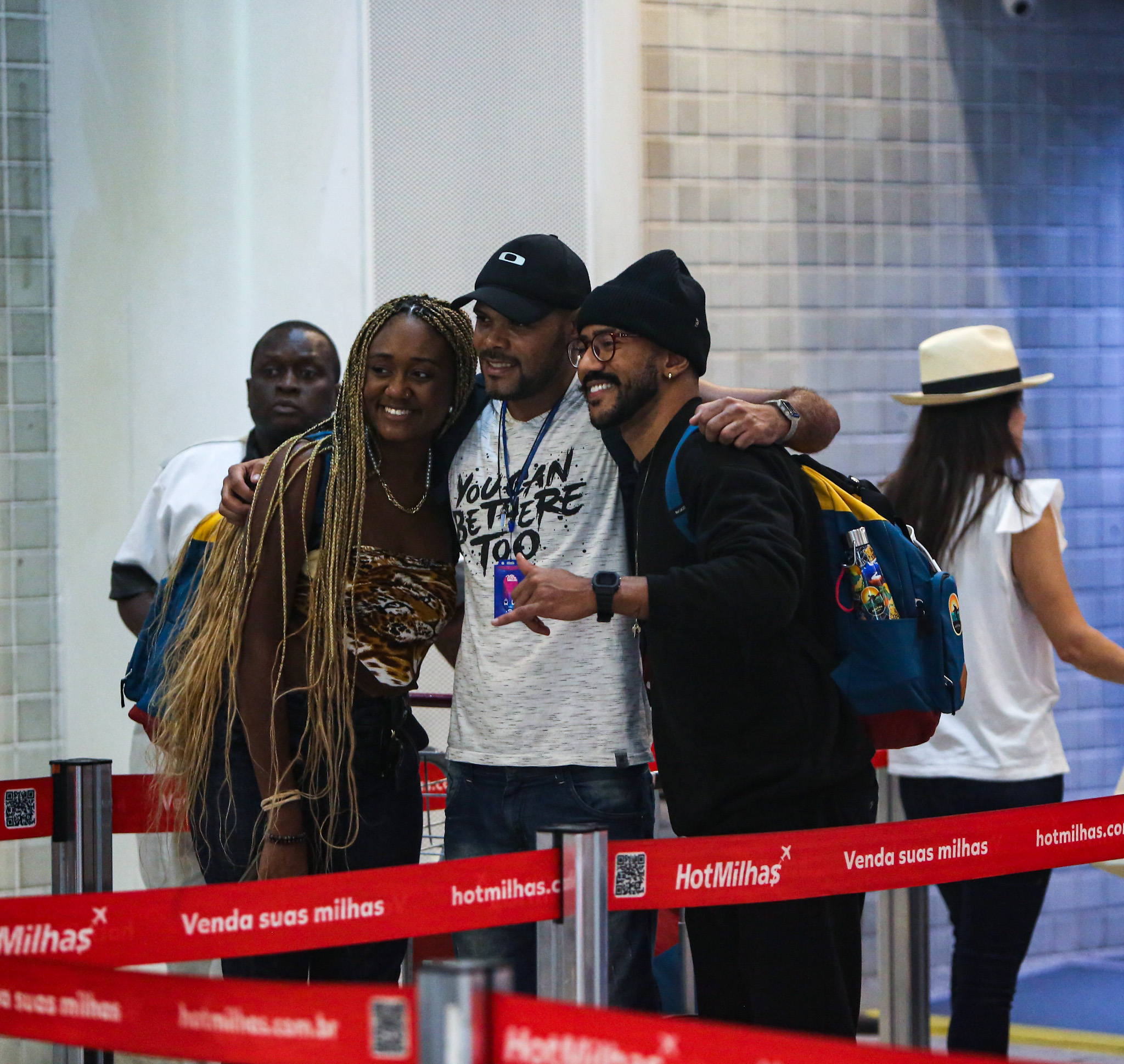 Sarah Aline e Ricardo Alface no aeroporto