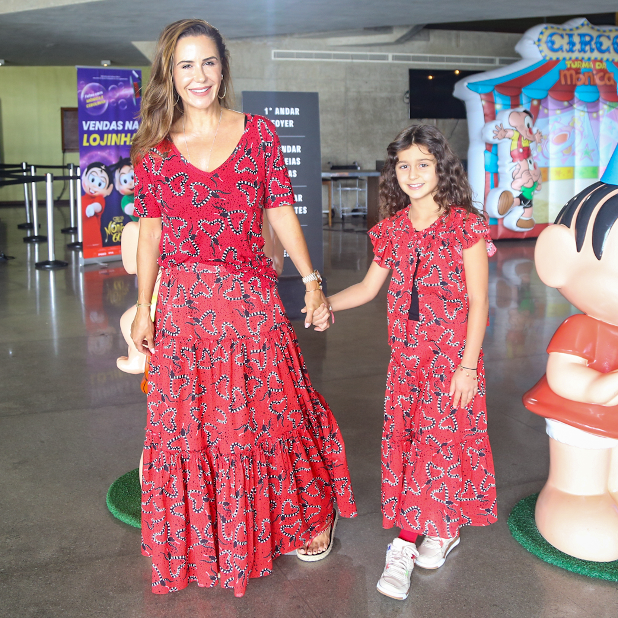 Guilhermina Guinle e a filha, Mina, curtem noite especial