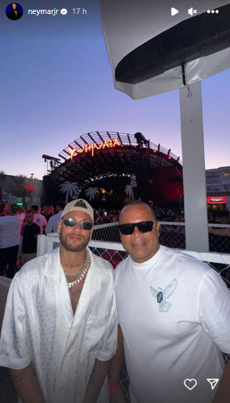 Neymar curte balada com o pai em Ibiza