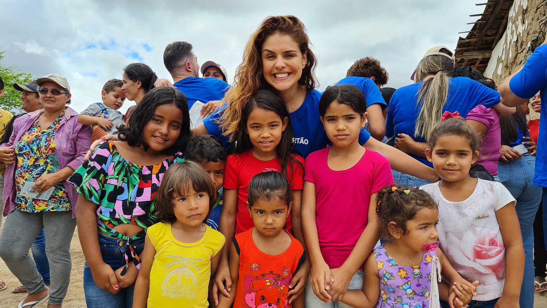 Time de personalidades leva amor e esperança ao Sertão