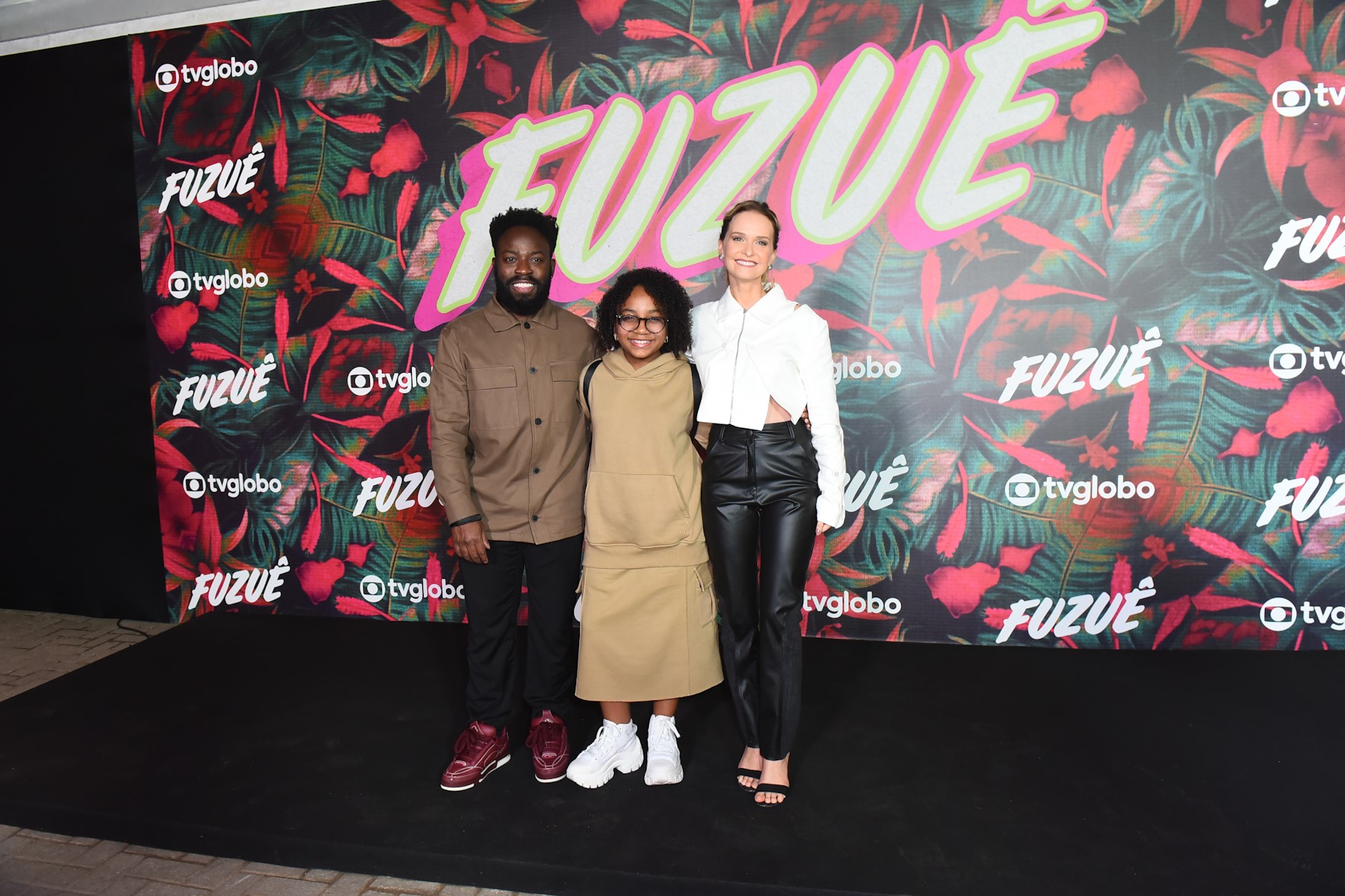 Douglas Silva, Maria Flor e Fernanda Rodrigues (Foto: AGNEWS)