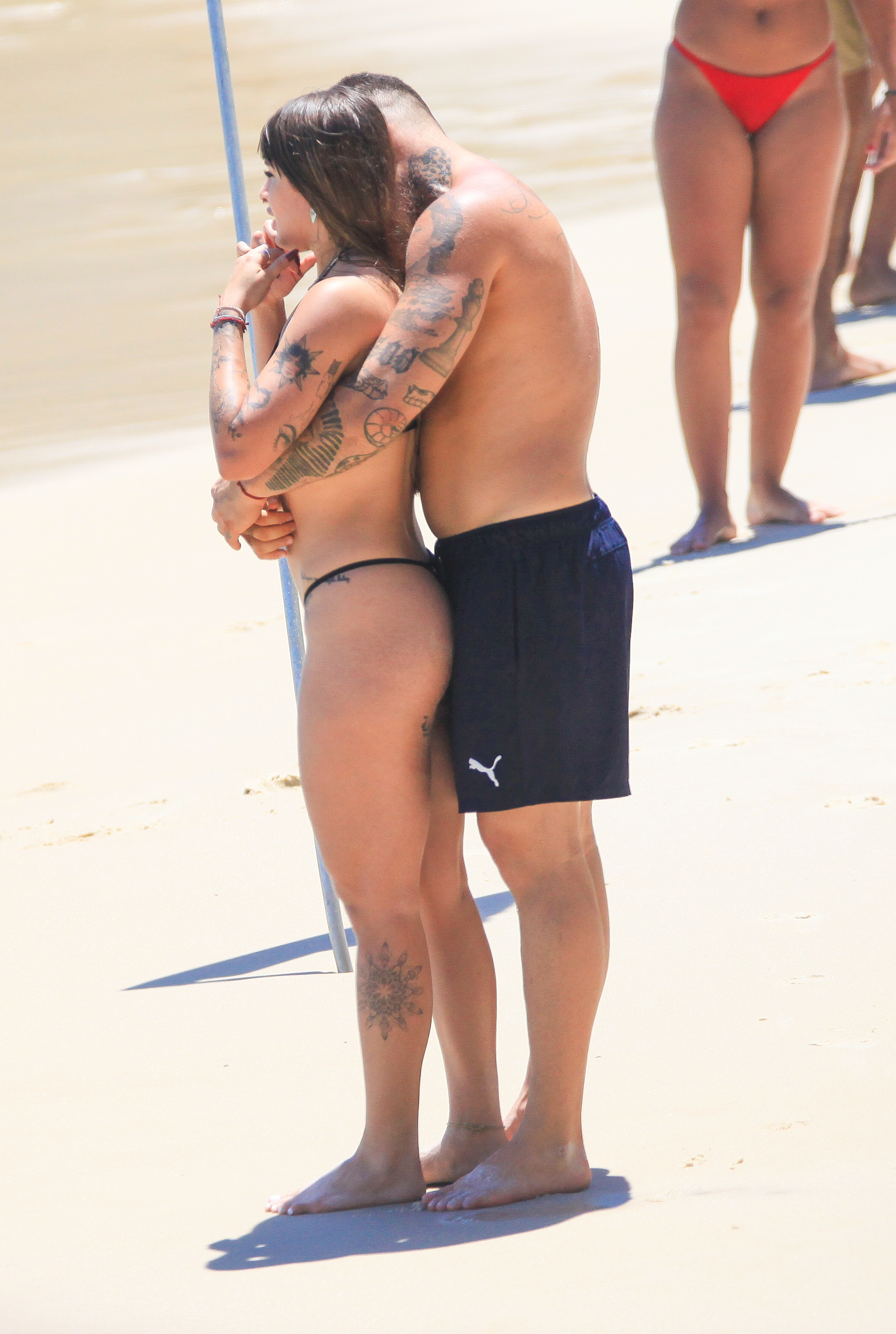 Filipe Ret e a Agatha Sá elevam a temperatura com romance na praia - Foto Fabrício Pioyani/Agnews