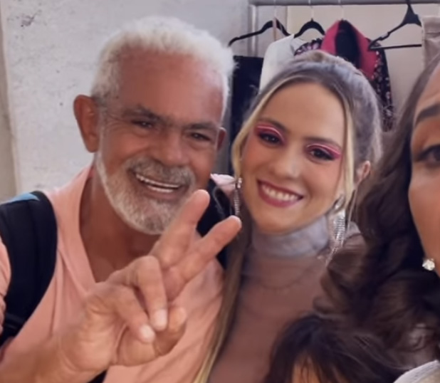 Luisa Périssé faz rara aparição com a mãe, Heloisa Périssé, e o pai, Lug de Paula