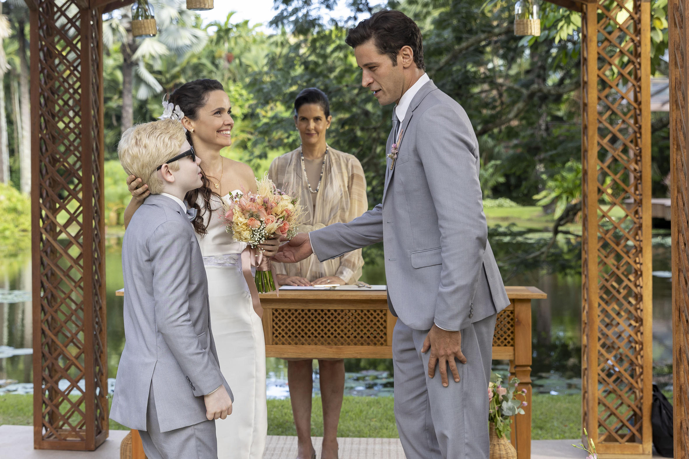 Casamento de Marino (Leandro Lima) e Lucinda (Débora Falabella) na novela Terra e Paixão