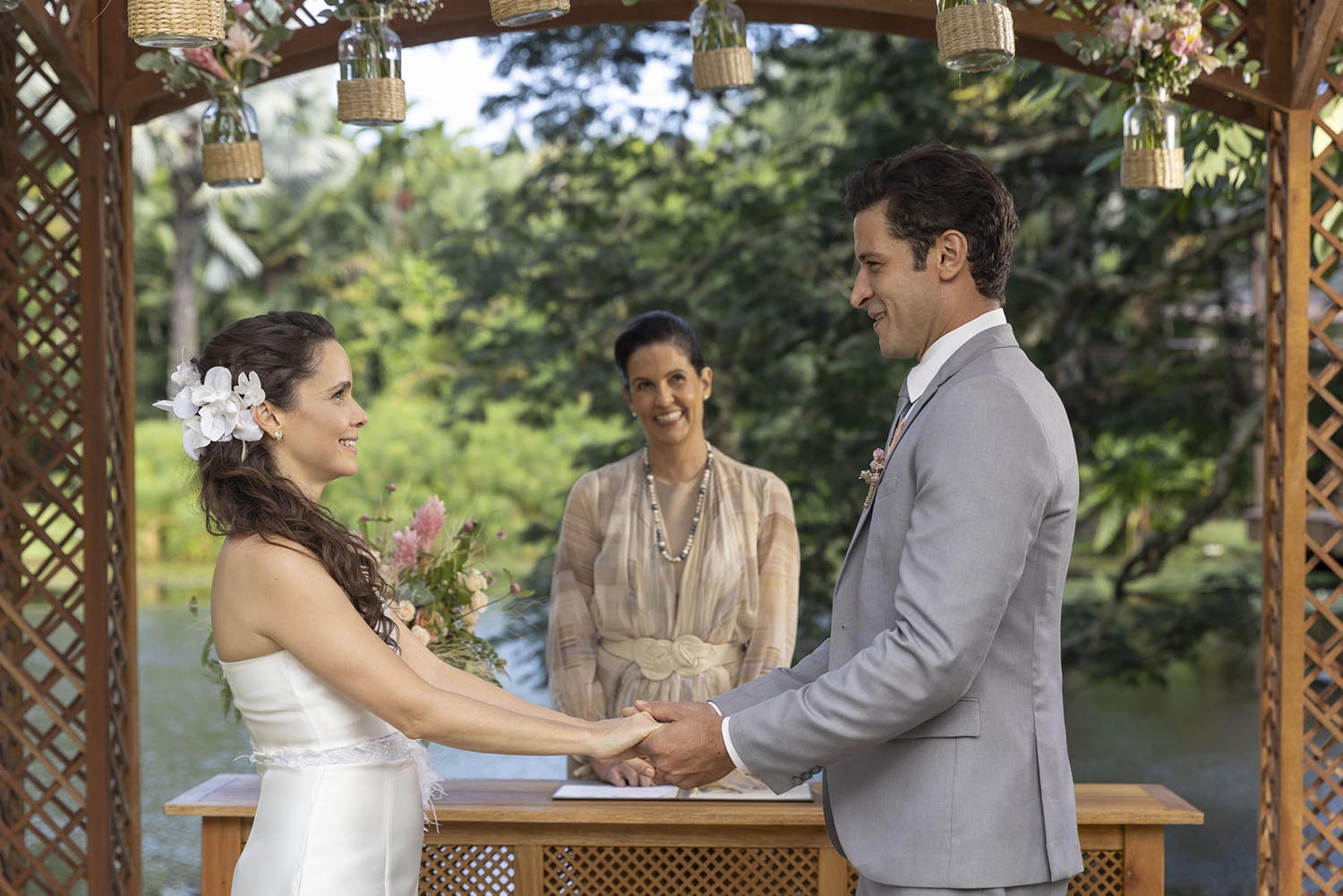 Casamento de Marino (Leandro Lima) e Lucinda (Débora Falabella) na novela Terra e Paixão