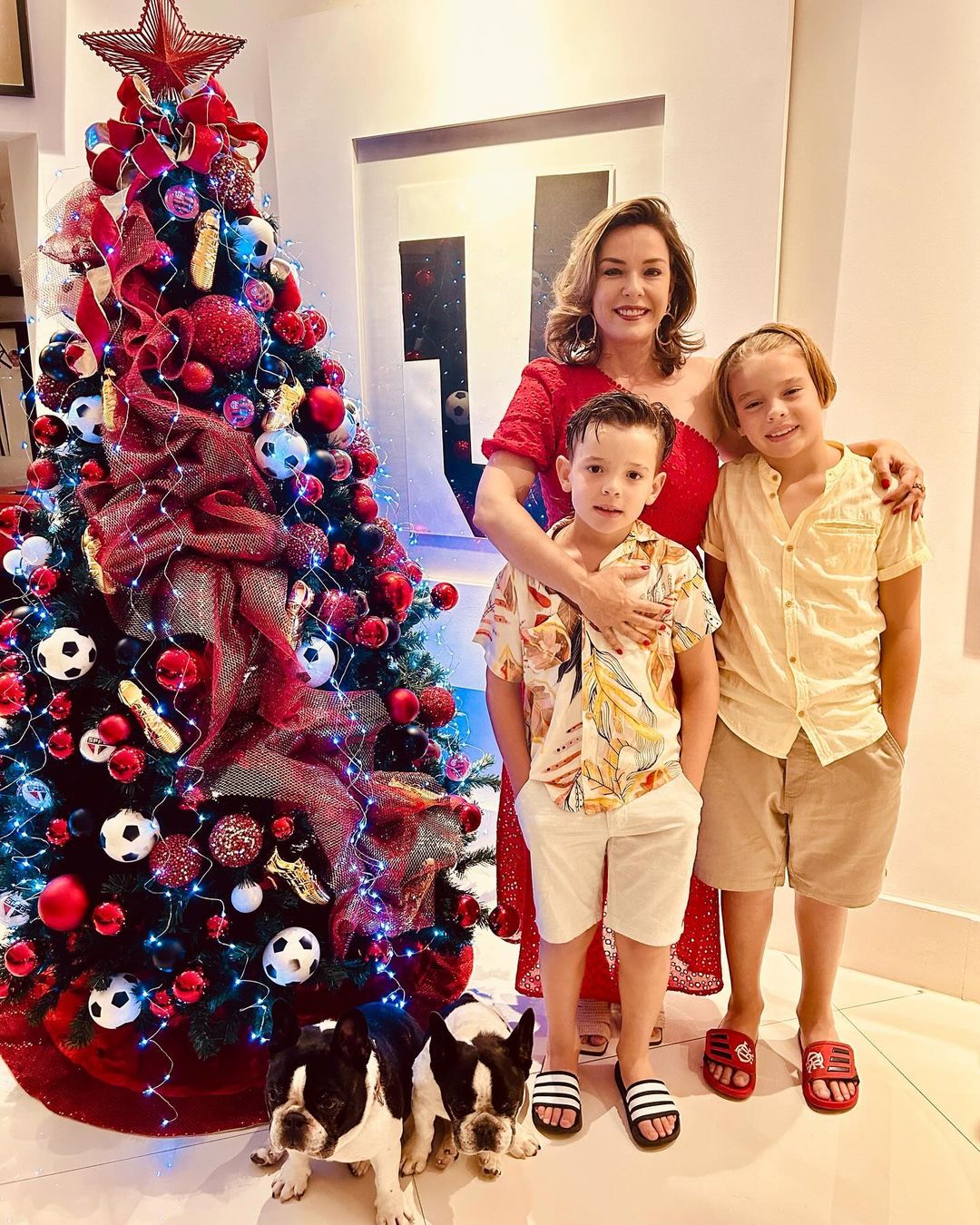 Regiane Alves e os filhos - Foto: Reprodução / Instagram