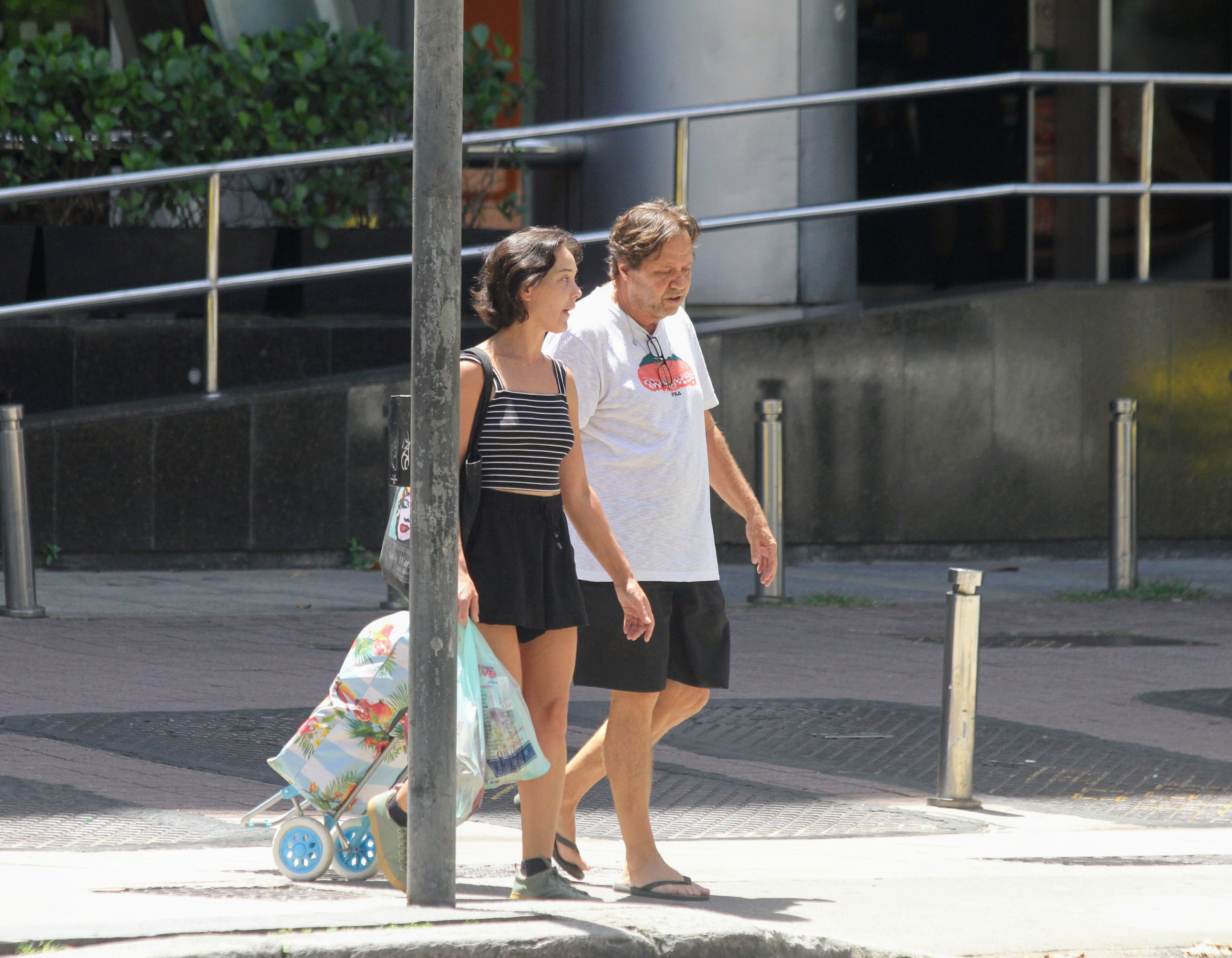 Adriana Birolli curte passeio com Ivan Zettel