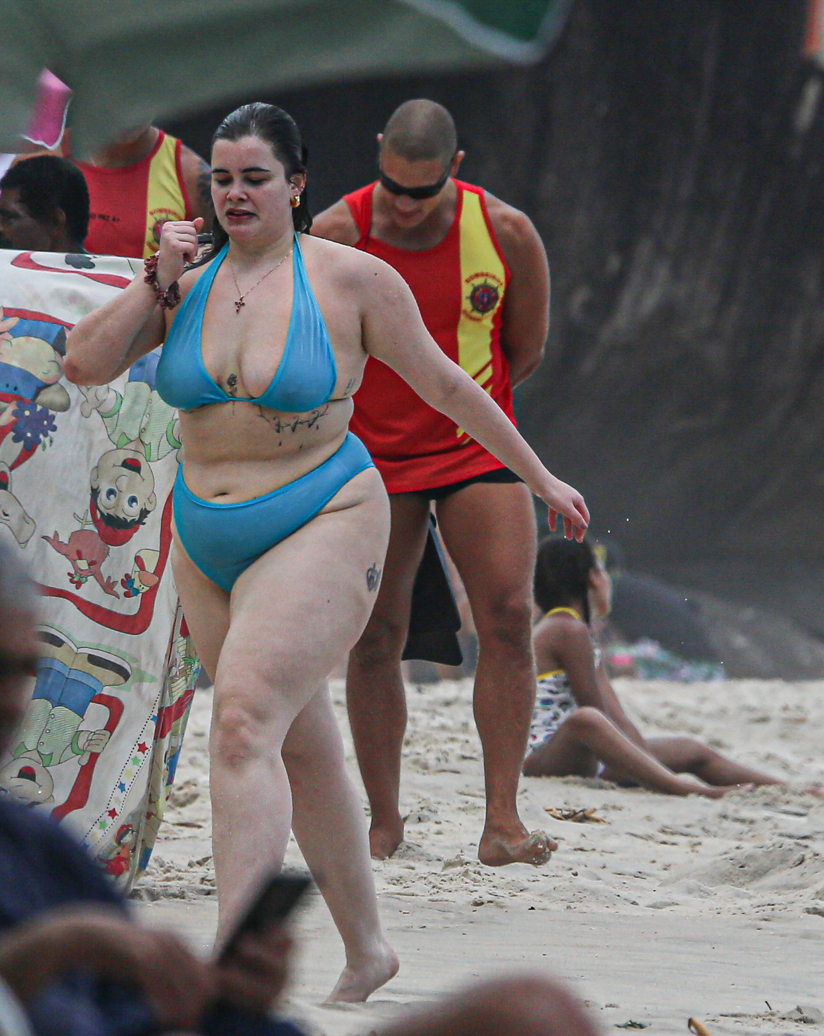 Barbie Ferreira em praia no Rio de Janeiro