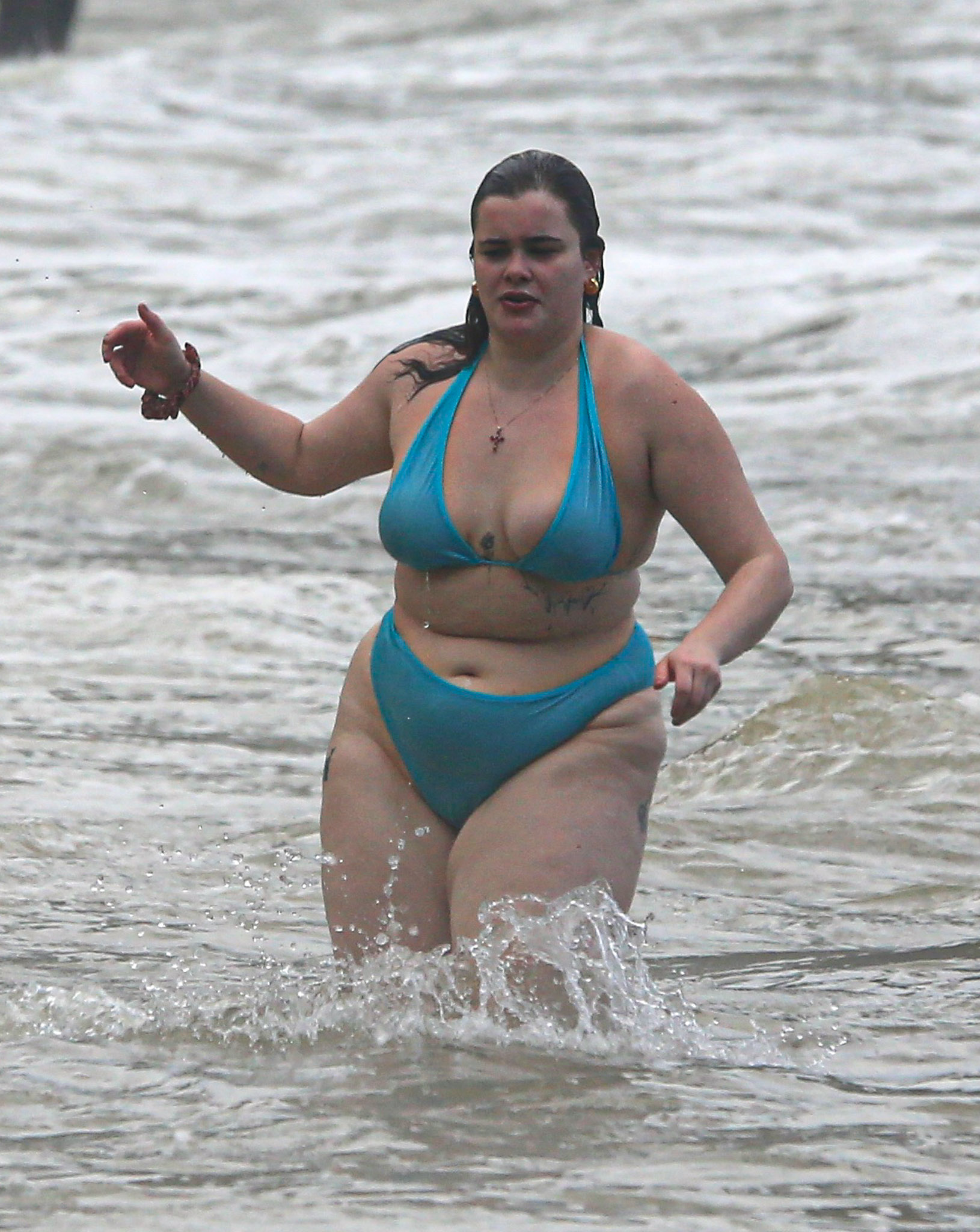 Barbie Ferreira em praia no Rio de Janeiro