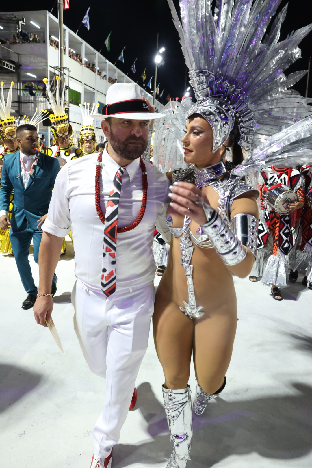 Paolla Oliveira e Diogo Nogueira na Sapucaí