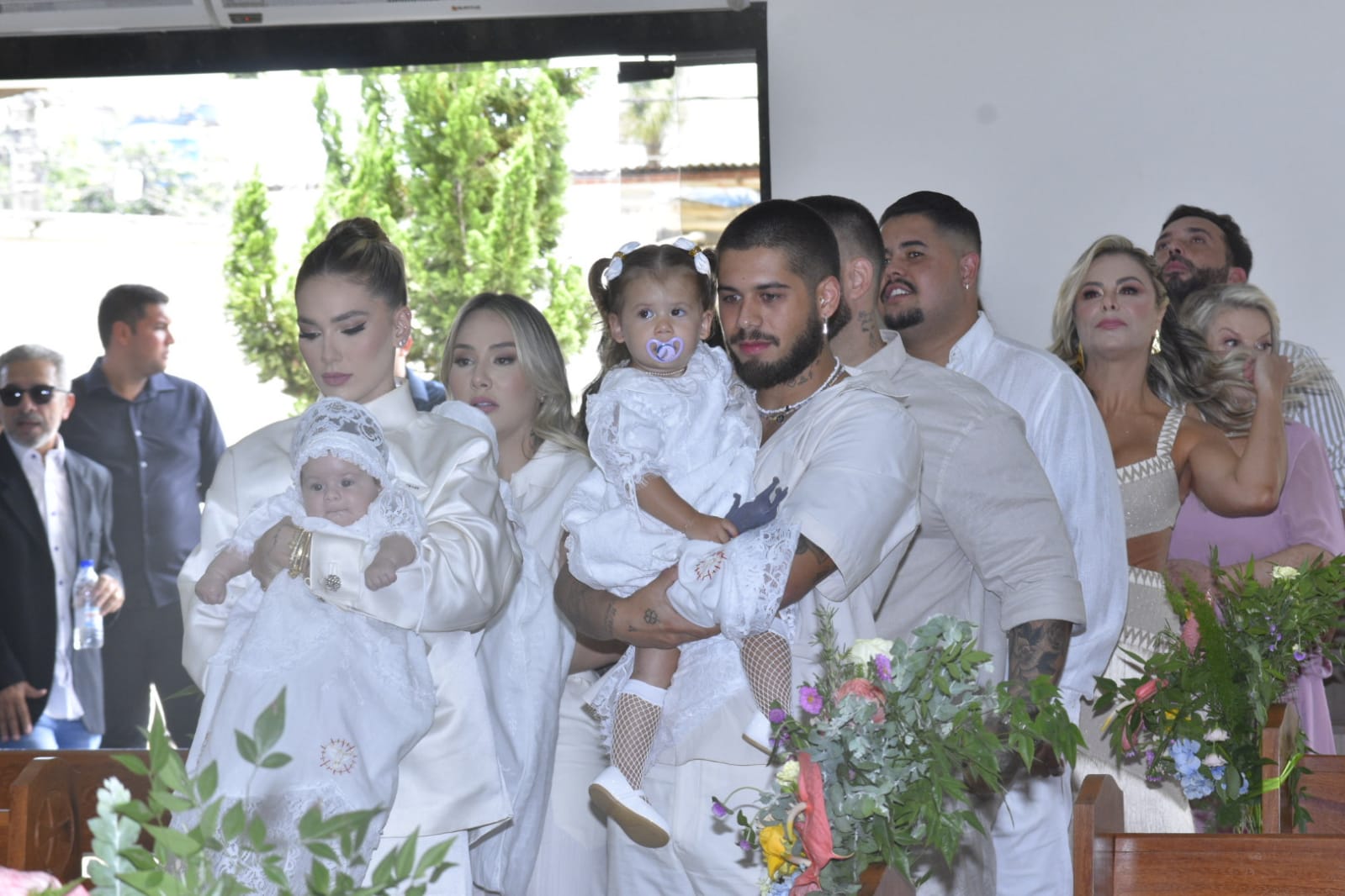 Virginia Fonseca e Zé Felipe comemoram o batizado das filhas, Maria Flor e Maria Alice