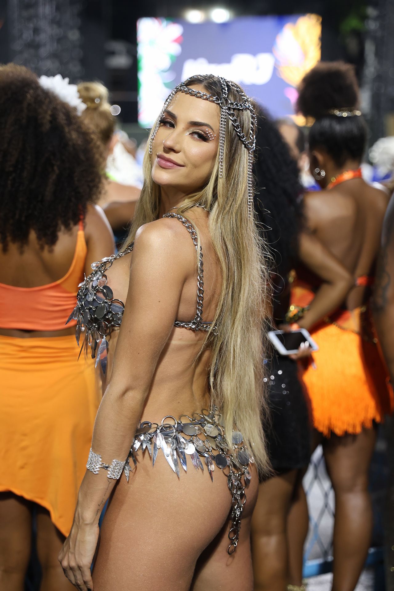 Gabi Martins look em camarote Carnaval