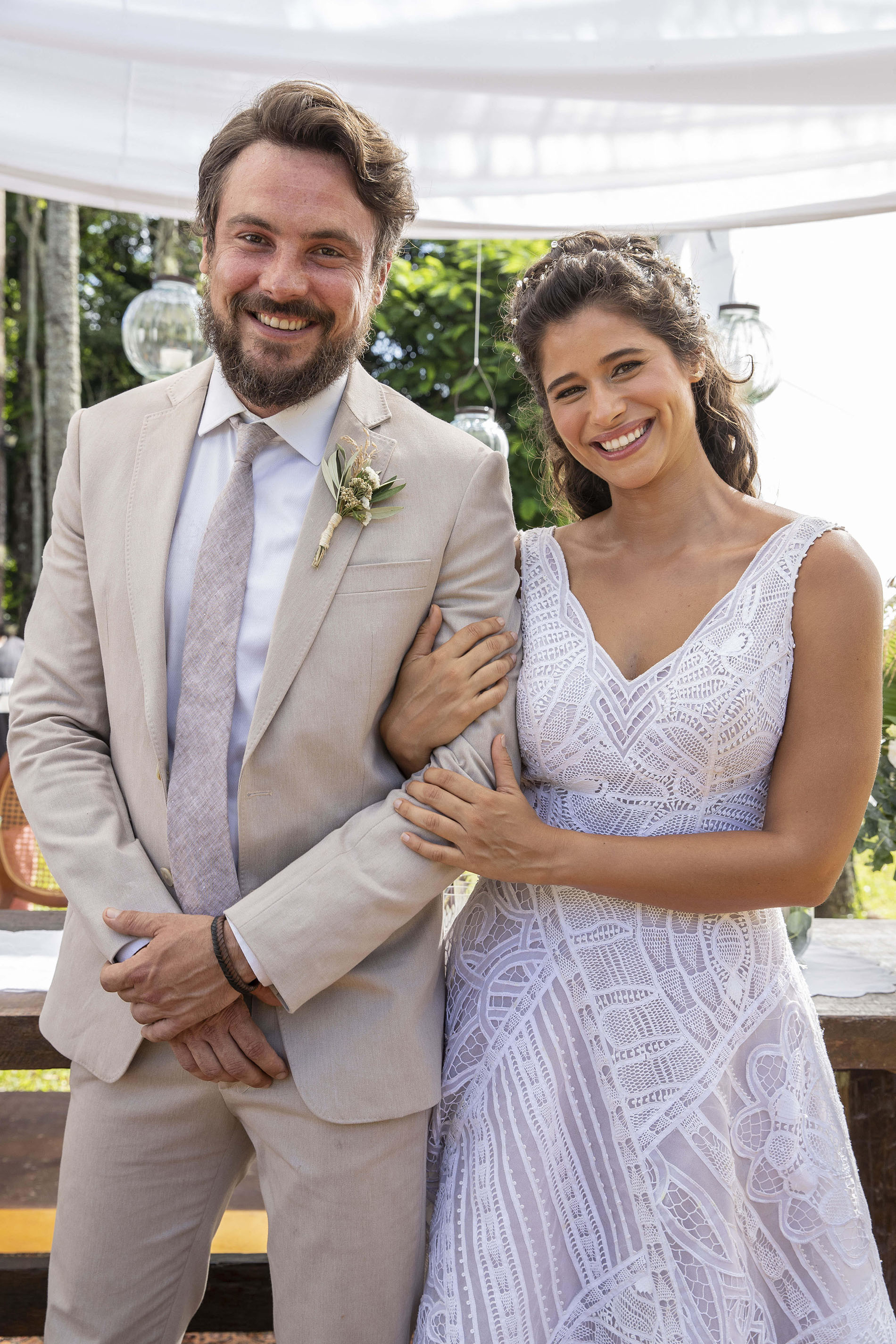 Casamento de José (Sergio Guizé) e Candoca (Isadora Cruz) na novela 'Mar do Sertão'