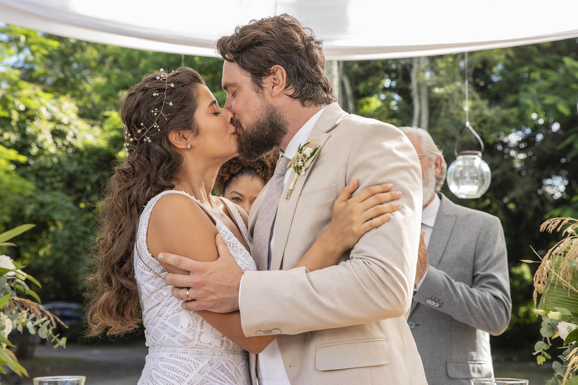 Casamento de José (Sergio Guizé) e Candoca (Isadora Cruz) na novela 'Mar do Sertão'