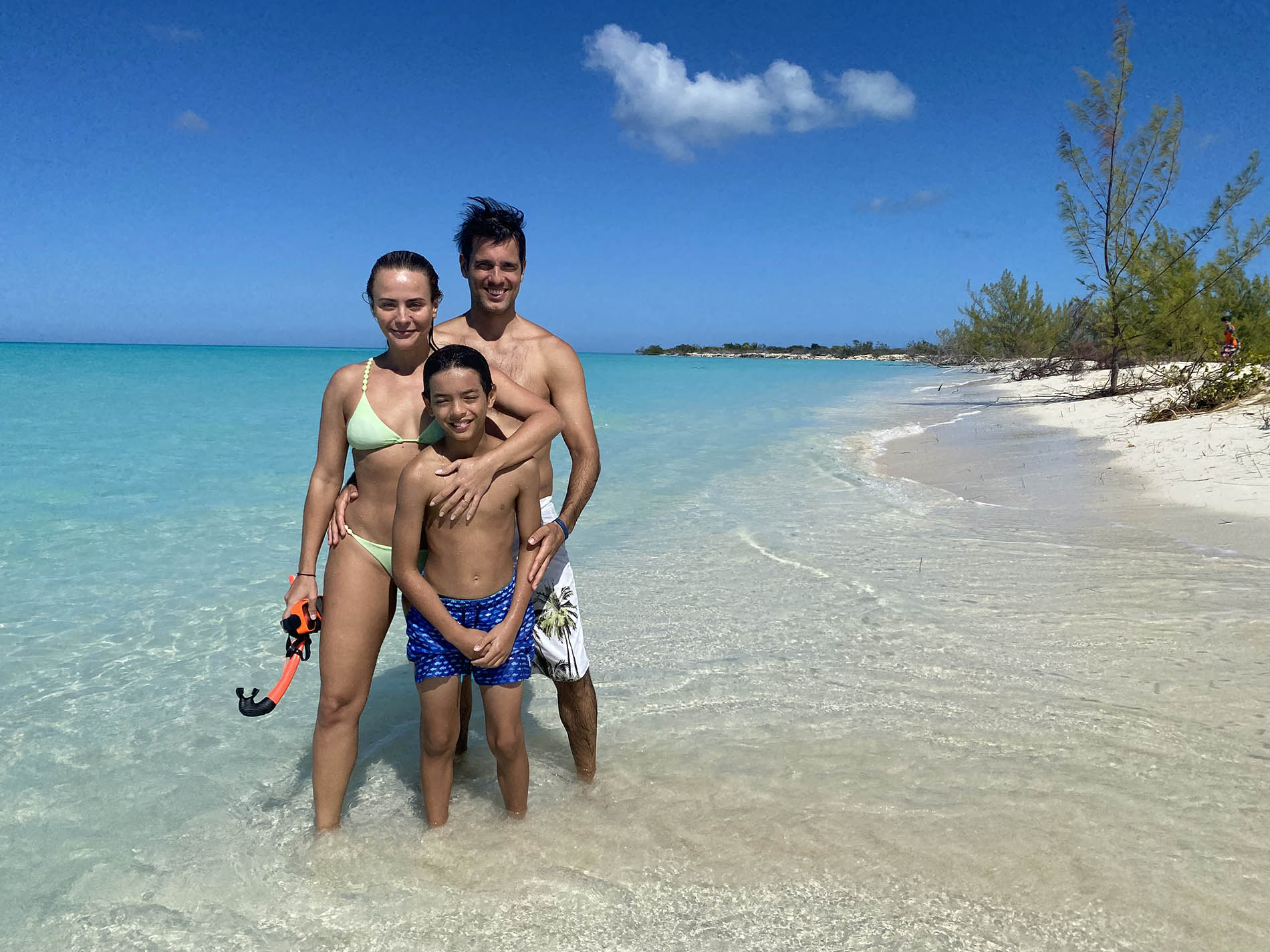 Juliana Silveira com o filho, Bento, e o marido, João Vergara