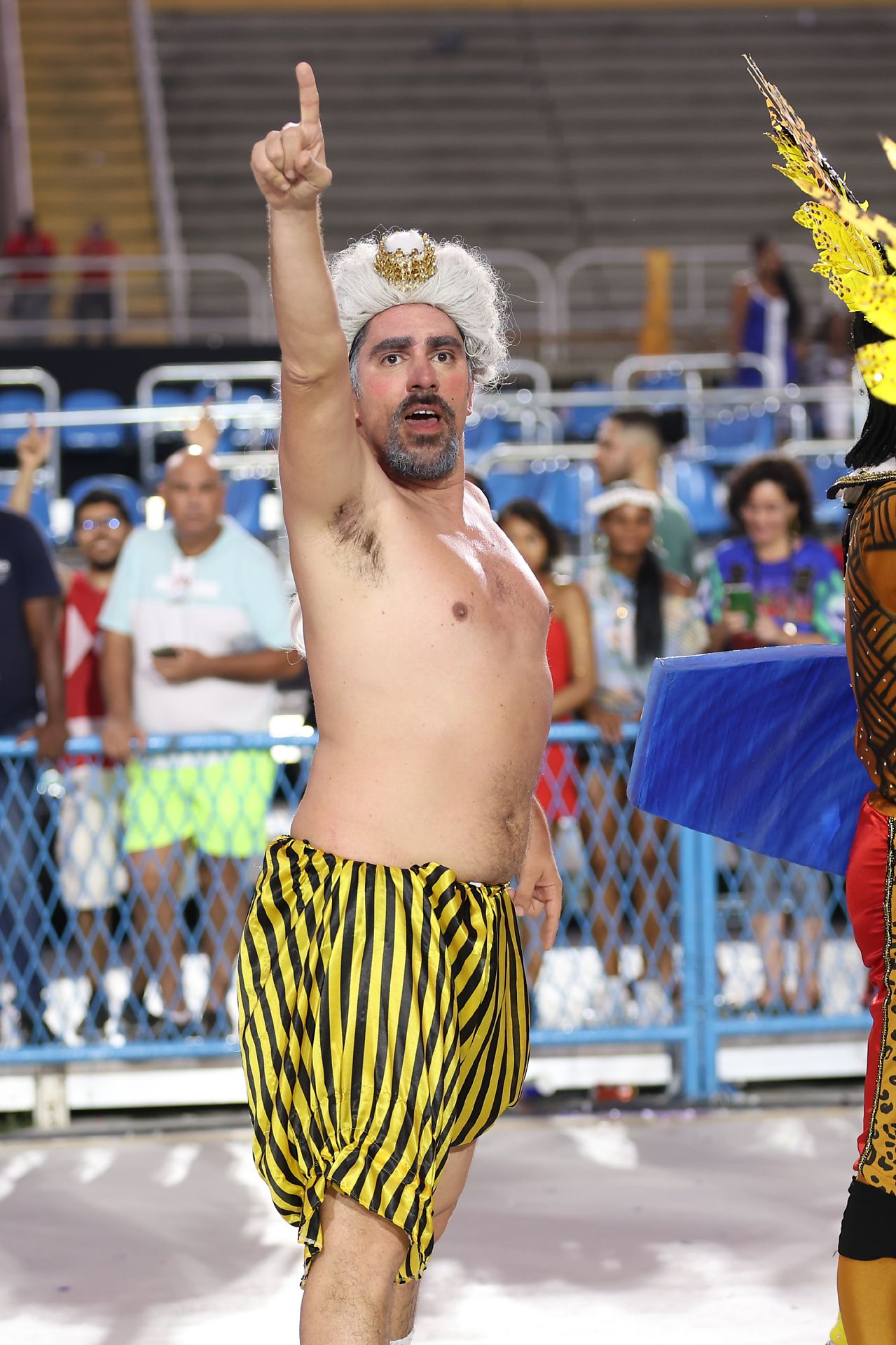 Manoel Soares e Marcelo Adnet desfilam em São Paulo e no Rio de Janeiro