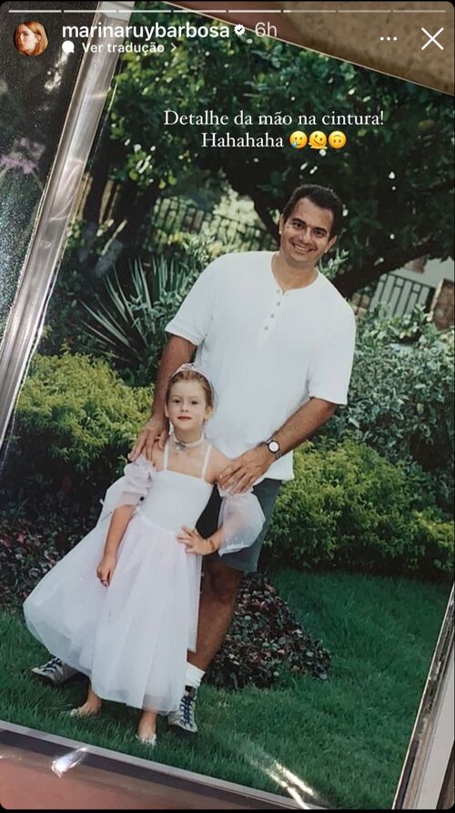 Na última foto postada, a artista estava com um vestido e uma tiara fazendo pose com o pai. Na legenda, Marina brincou: “Detalhe da mão na cintura”. 